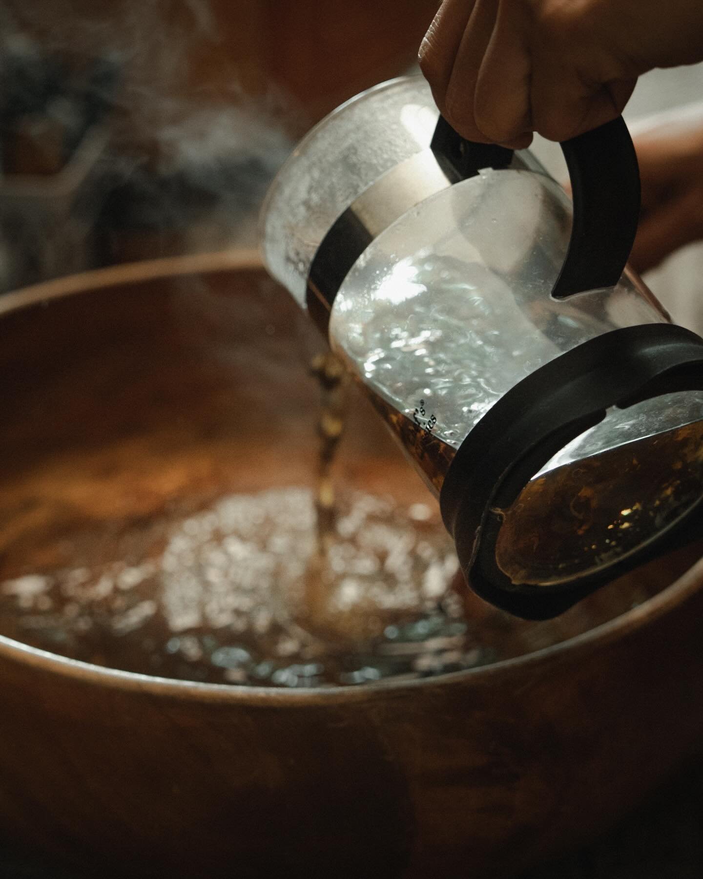 True quality is felt in the details.

From the way we prepare each treatment to the way we care for every client, our standard is simple, nothing rushed, nothing overlooked.

Indulge in service you can trust.

✨Reserve your slot today. Because luxury