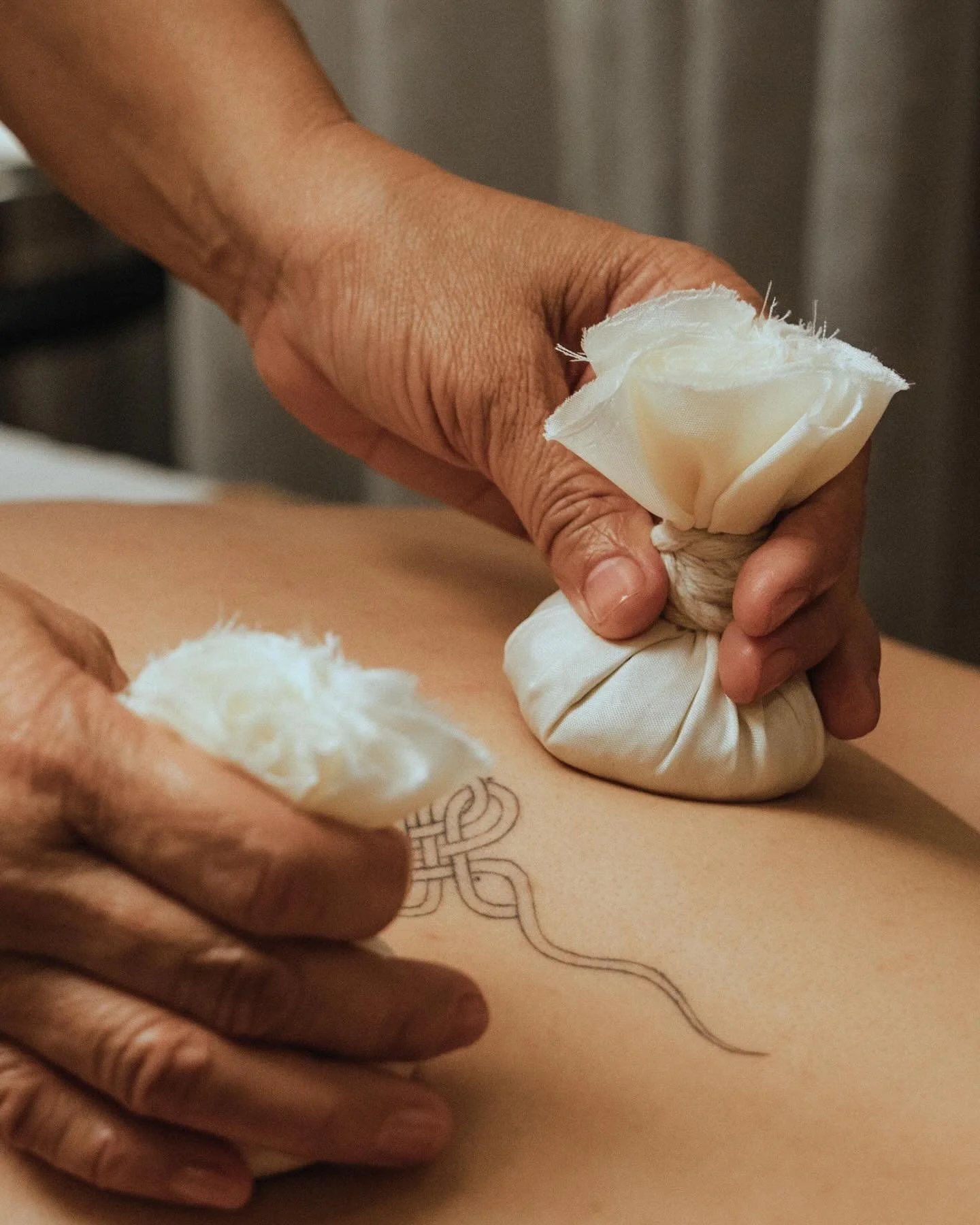 Our Herbal Balls therapy is crafted for those who seek both results and refined care. 

Using warm, organic herbal compresses, this treatment helps release built-up tension, reduce stiffness, and encourage healthy circulation while allowing the body 