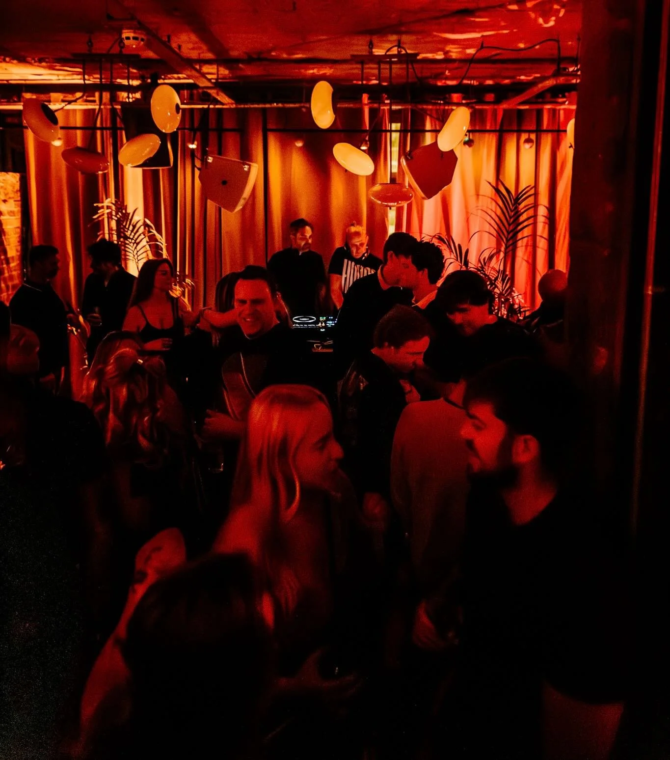 Thank you @johnjonesdj @Andyphilpy @thebougiebrit @dj_mark_james @Joelusdj  @Louismjjones for keeping us on our feet all night 🧡