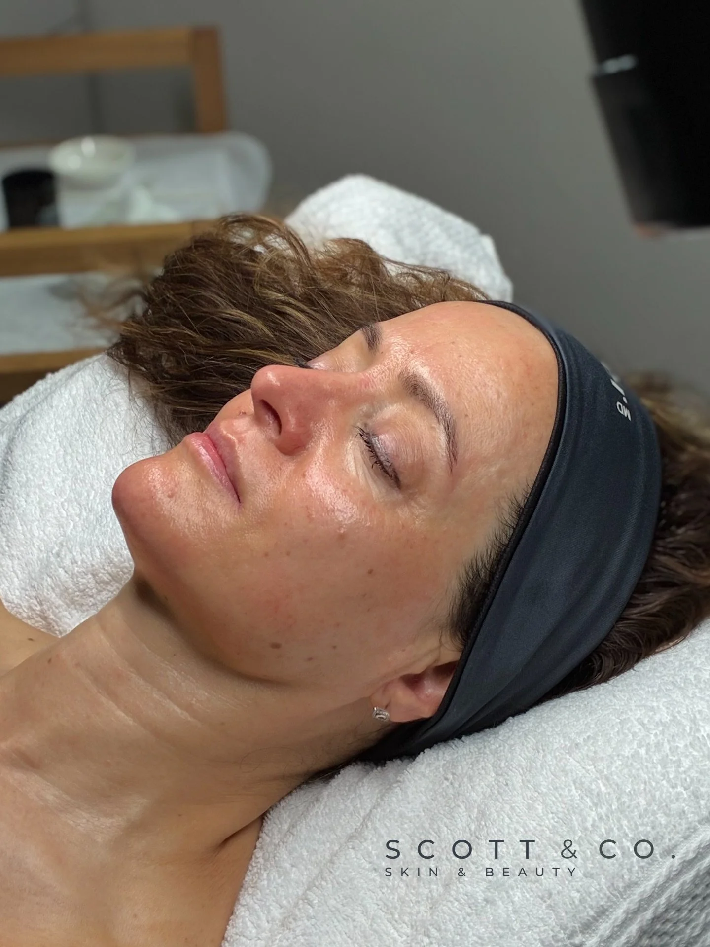 Dermaplaning &amp; AlumierMD Enzyme Retexturing Treatment 💫

This powerful duo targets fine lines, dullness, and texture, leaving the skin softer, smoother, and glowing.

Facial enzymes do more than just exfoliate&mdash;they support overall skin hea
