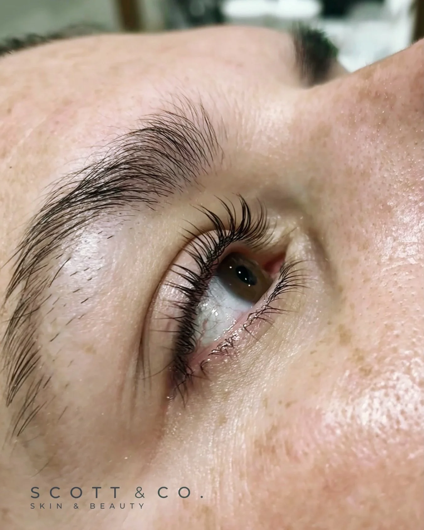 Less is more. 
A lash lift enhances what nature gave you - no extensions, just gorgeous, lifted lashes. ✨ 
Book your appointment today 📆
Patch Test required