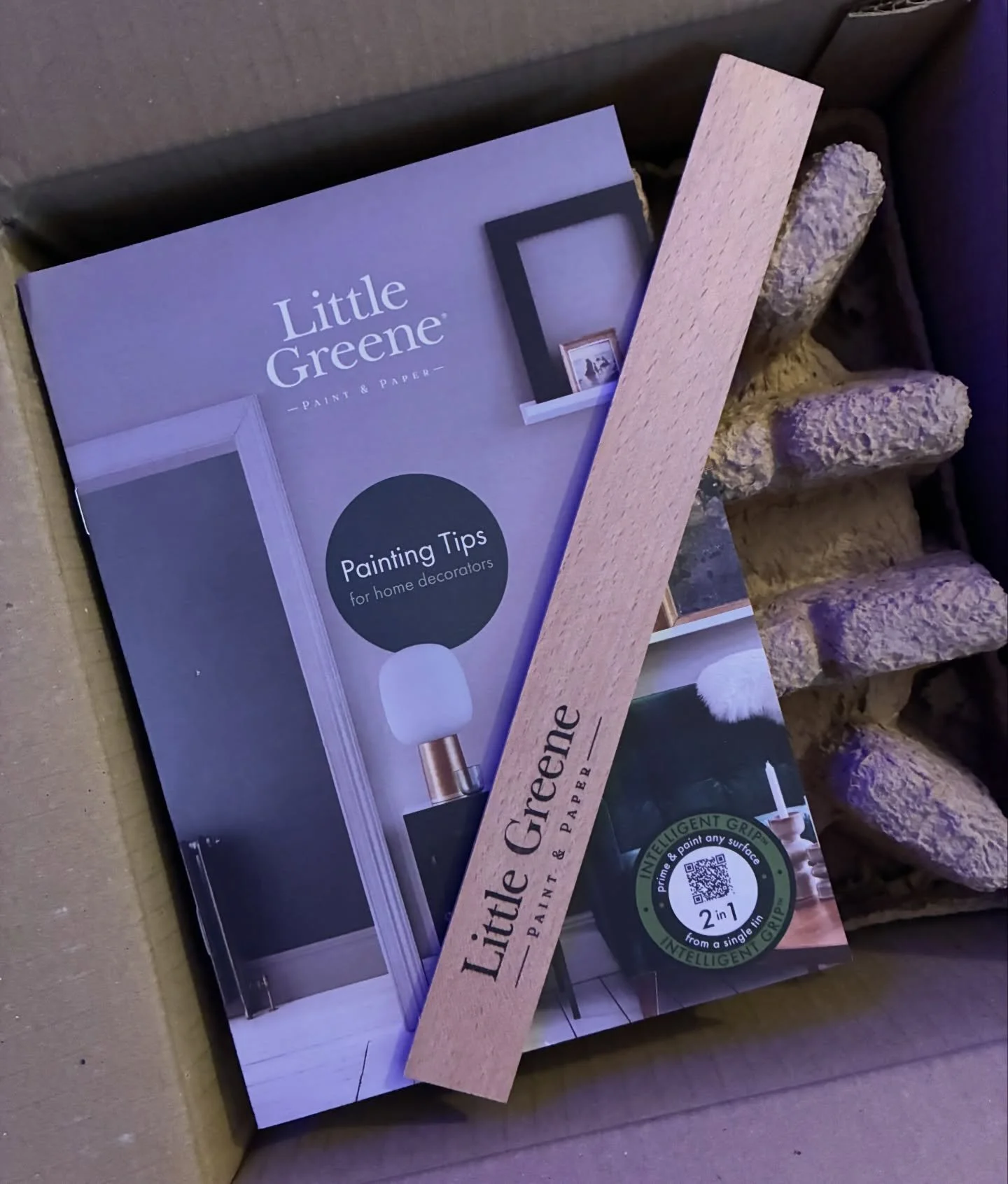 Deliveries for the new space have begun&hellip; ✨

Slowly bringing the new studio together and I can already feel the change in energy 🤍

#prettygreenpaint 
#skinstudio 
#newbeginnings