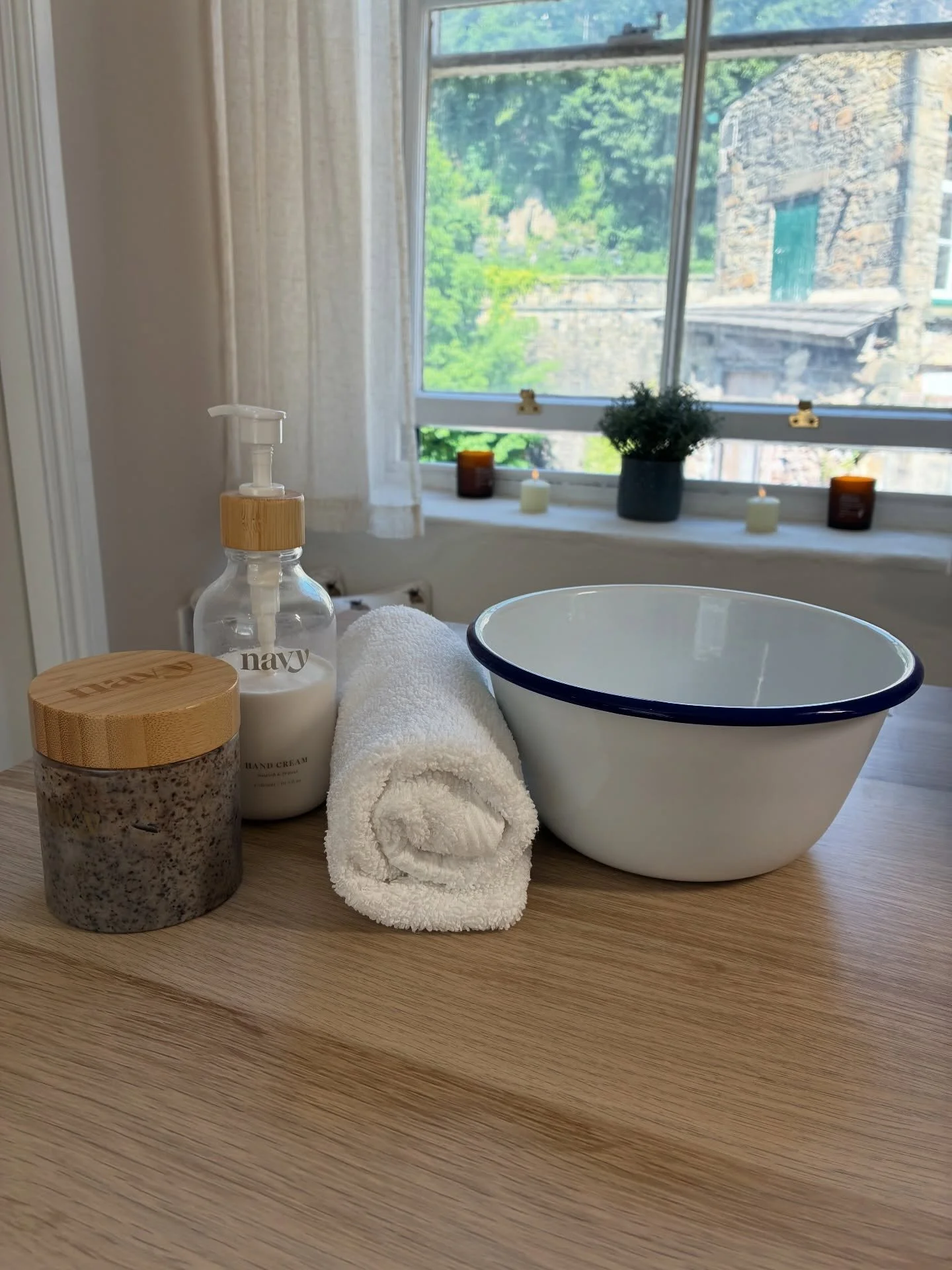Nails with a view. ☀️🌿

Simple nail treatments in a peaceful setting overlooking the river.

✨ Natural Manicures
✨ Gel Nails &amp; BIAB
✨ Pedicures &amp; Gel Toes

Time to relax, enjoy a little chit chat or simply sit back and enjoy the view.

🤍 By