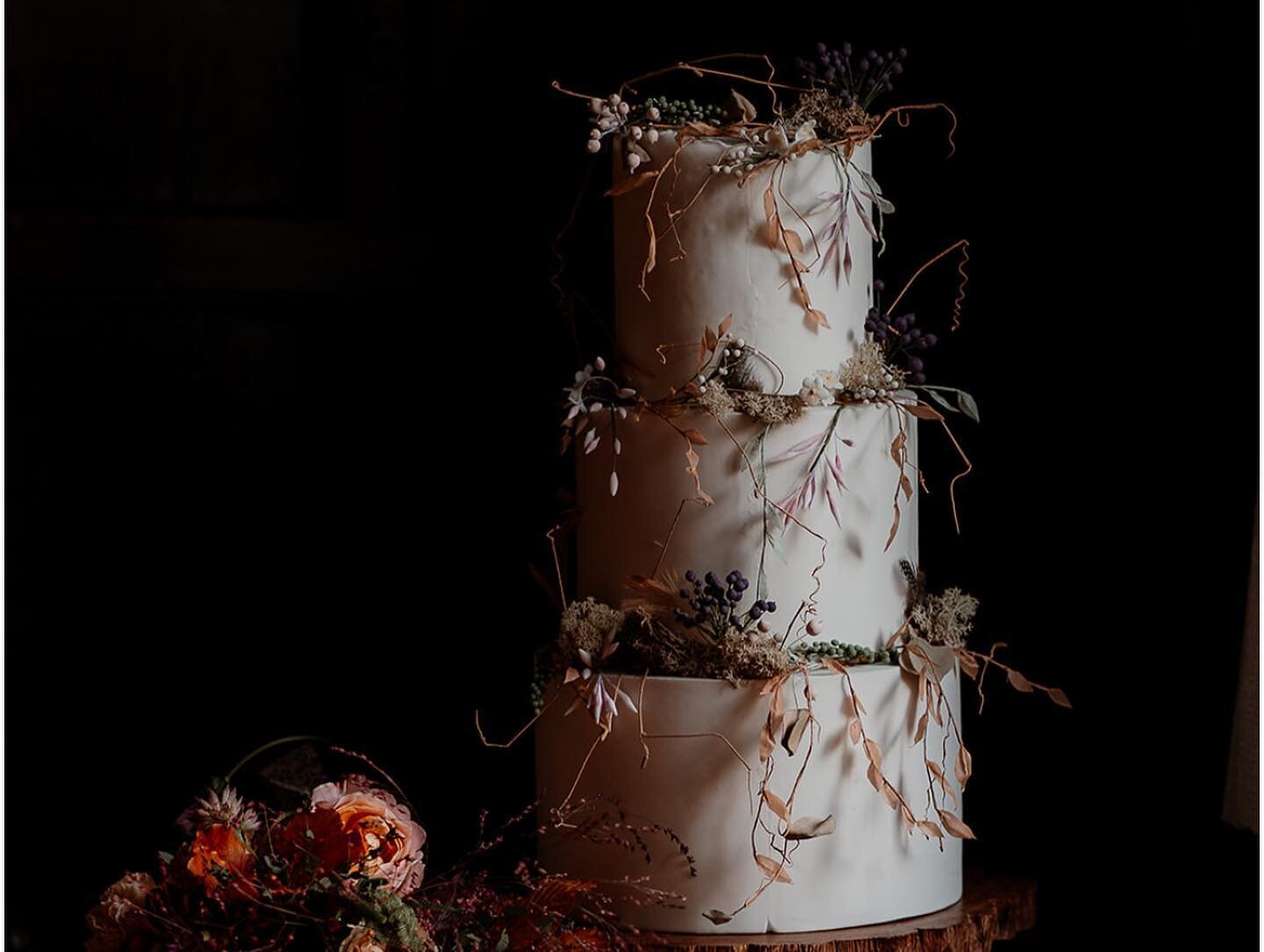 We had an amazing day a couple of weeks ago at @vocolythehillhotelandspa for a very special shoot which was photographed by the very talented @katherine_and_her_camera just love her work&hearts;️ I&rsquo;m loving these autumnal vibes. All the decorat