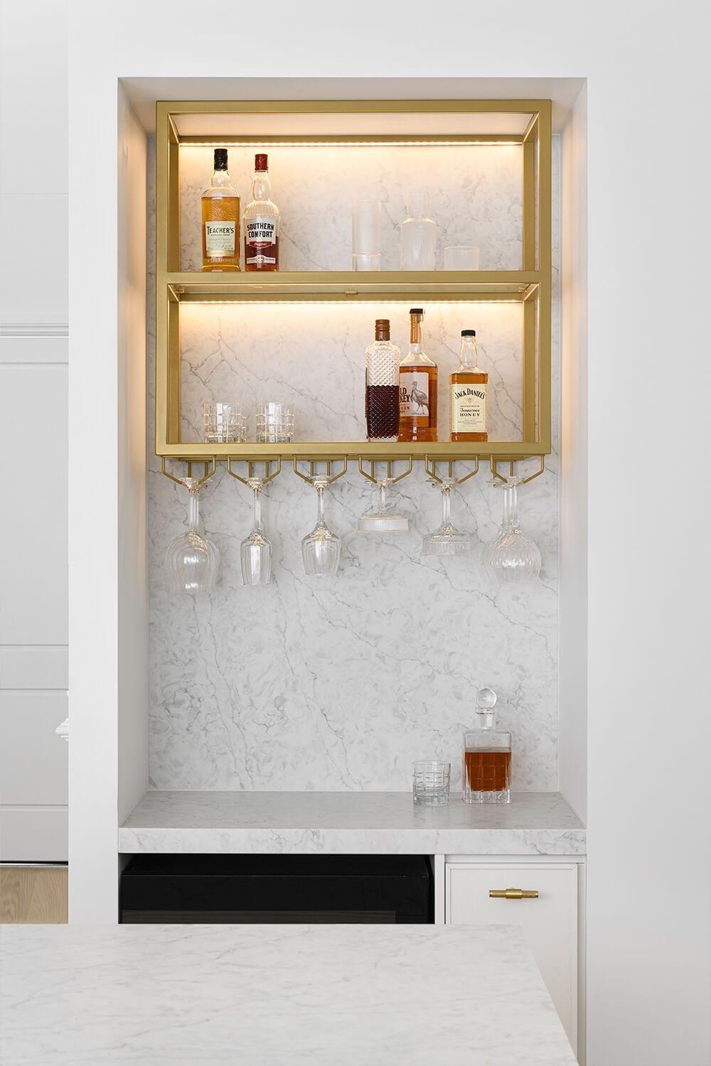 Mini bar design at home