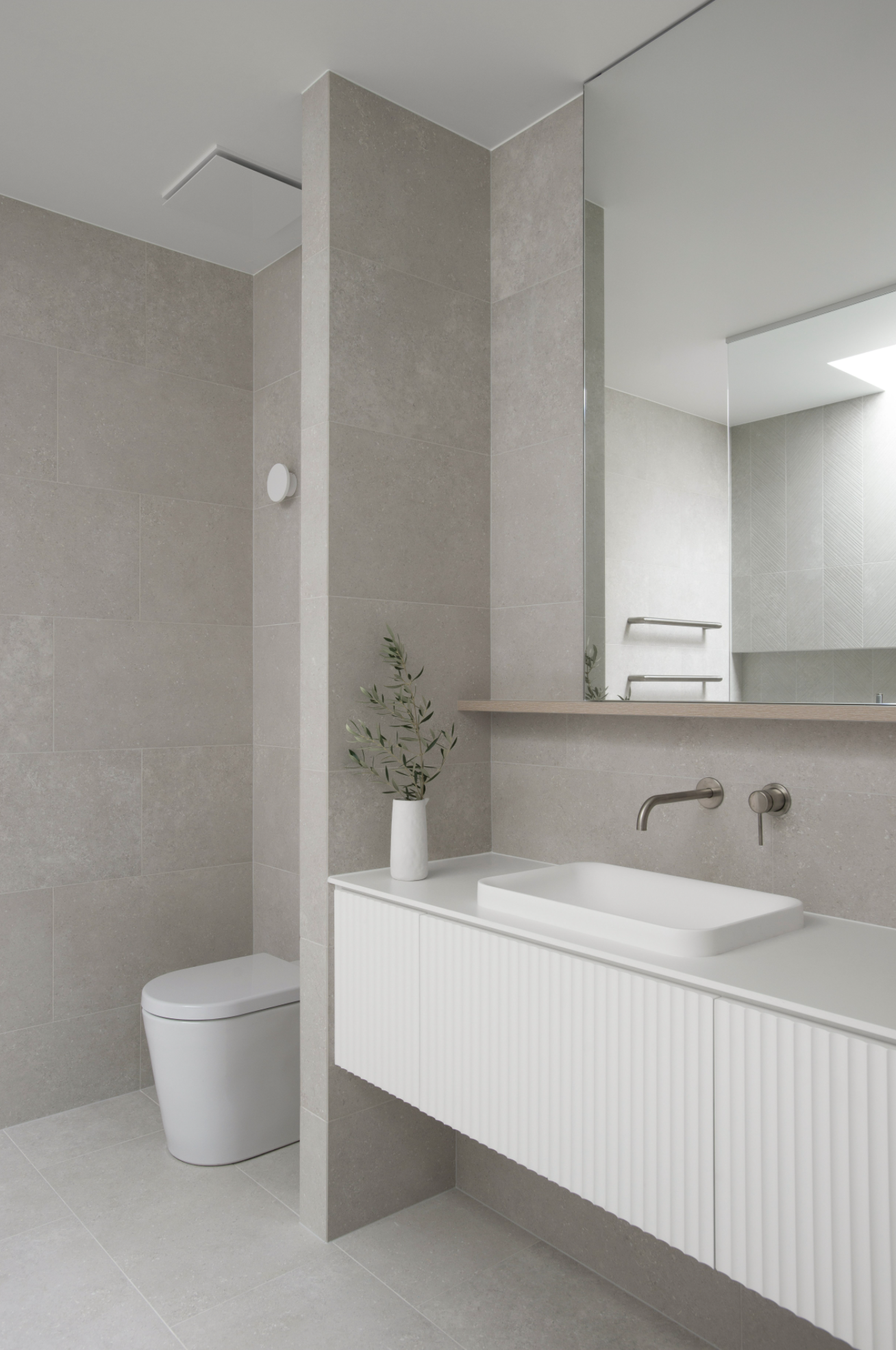 Contemporary coastal ensuite bath design with big bathroom vanity mirror and inwall toilet design for bathroom renovation