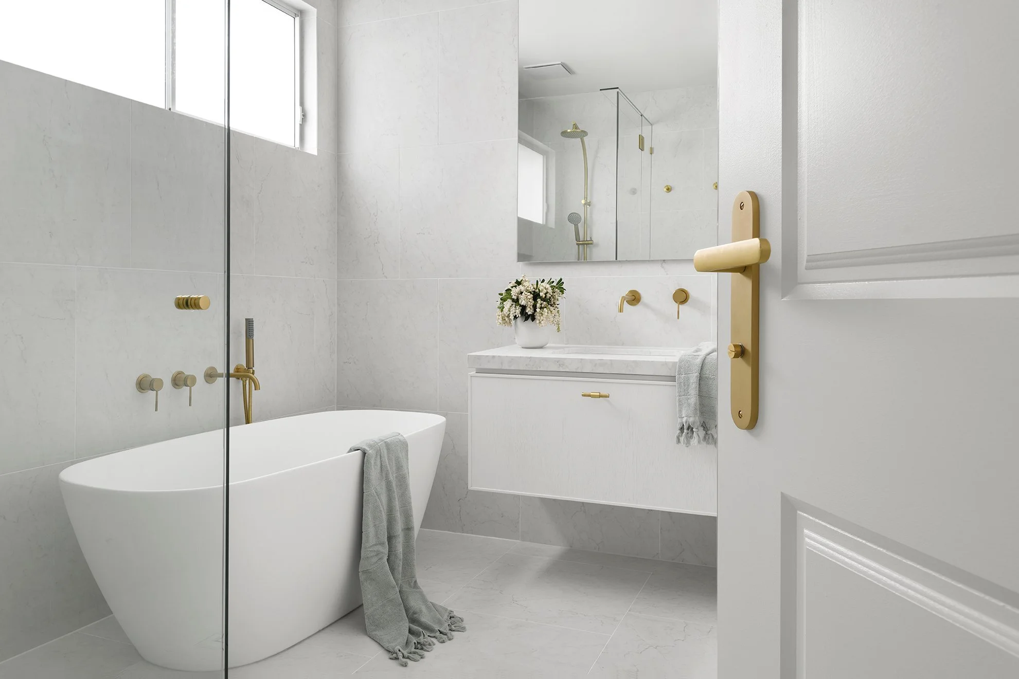 Contemporary Coastal Ensuite Plans and Colour Scheme Design Guide