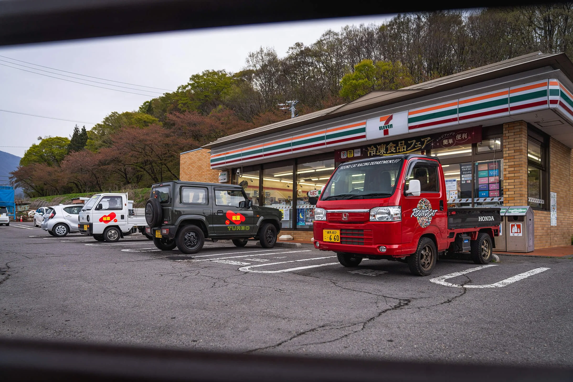 Red Honda Acty Green Suzuki Jimny Seven-Eleven RoundCat Rally.jpg