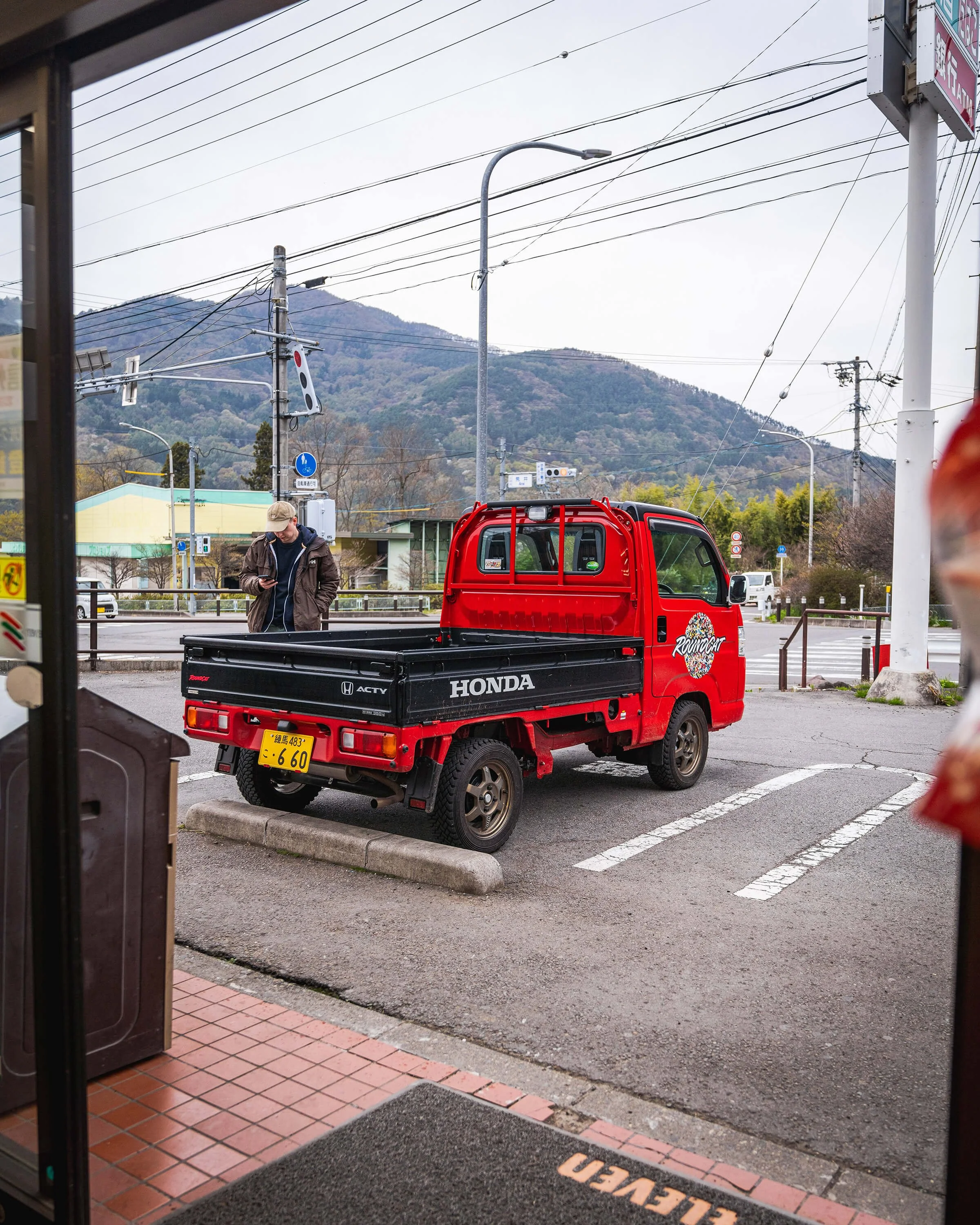 Red Honda Acty Seven-eleven Japan RoundCat Rally.jpg
