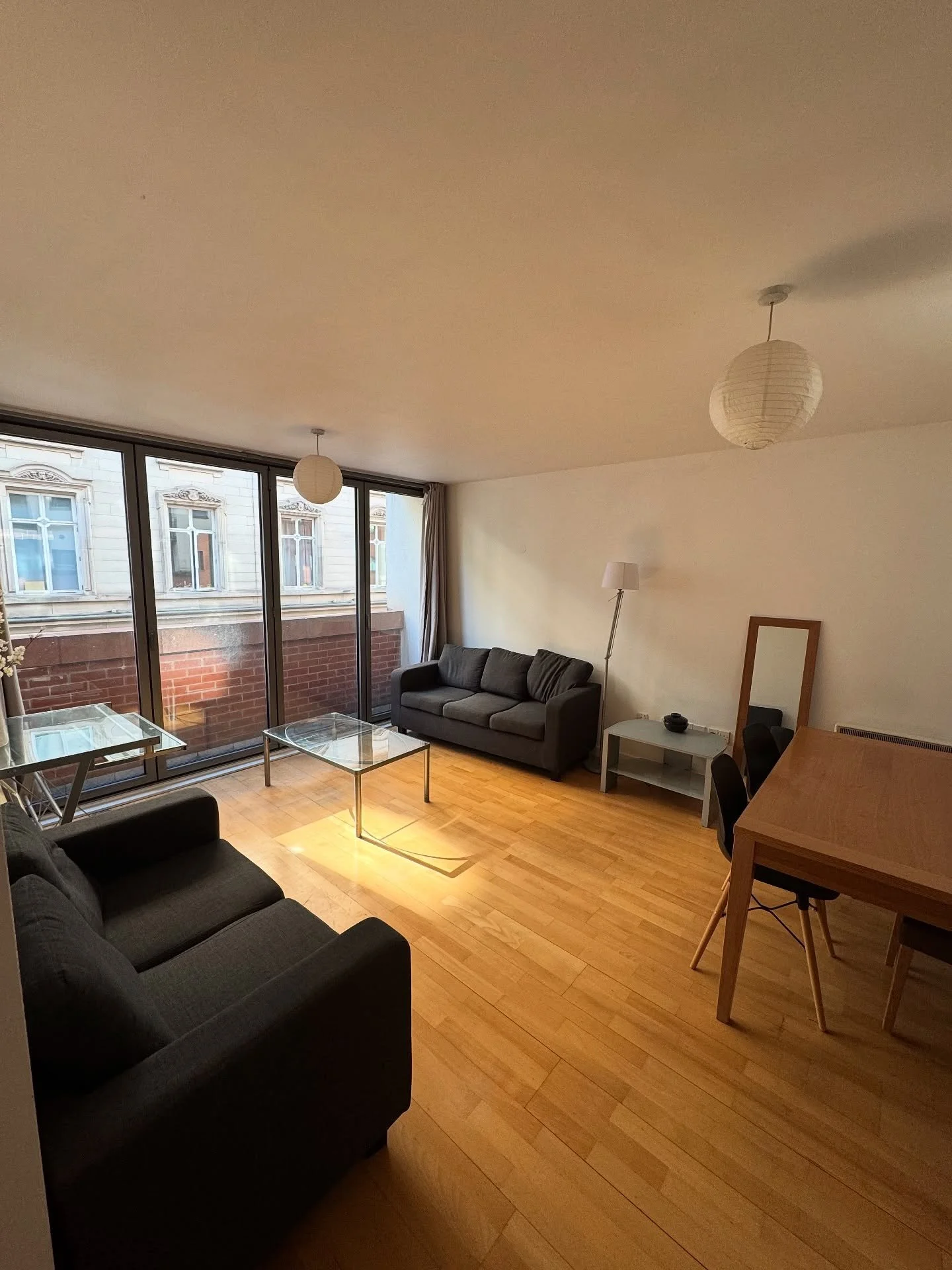 We have had a very busy couple of weeks at DD 

Keeping our letting estate agent clients happy with a EOT clean of one of their apartments in the Mercury building, Piccadilly. 

Need an End Of Tenancy clean? Call or fill in the booking form and we wi