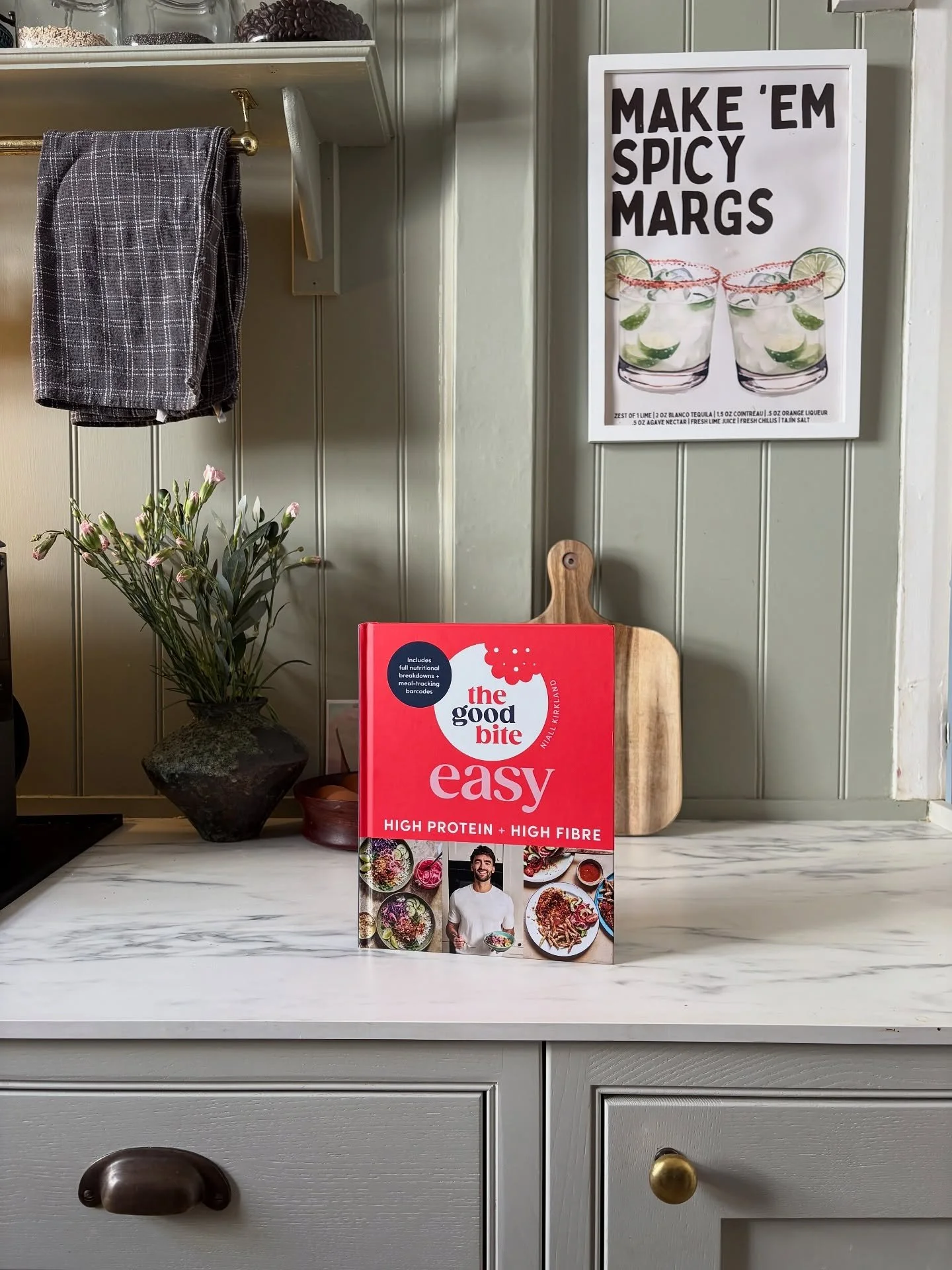 Yay! My advance copy of @thegoodbite EASY just arrived. Publishing with @michaeljbooks on January 1st 2026, this book is your answer to cooking quick and easy meals from scratch that are not only packed with flavour but will also fuel you with the pr