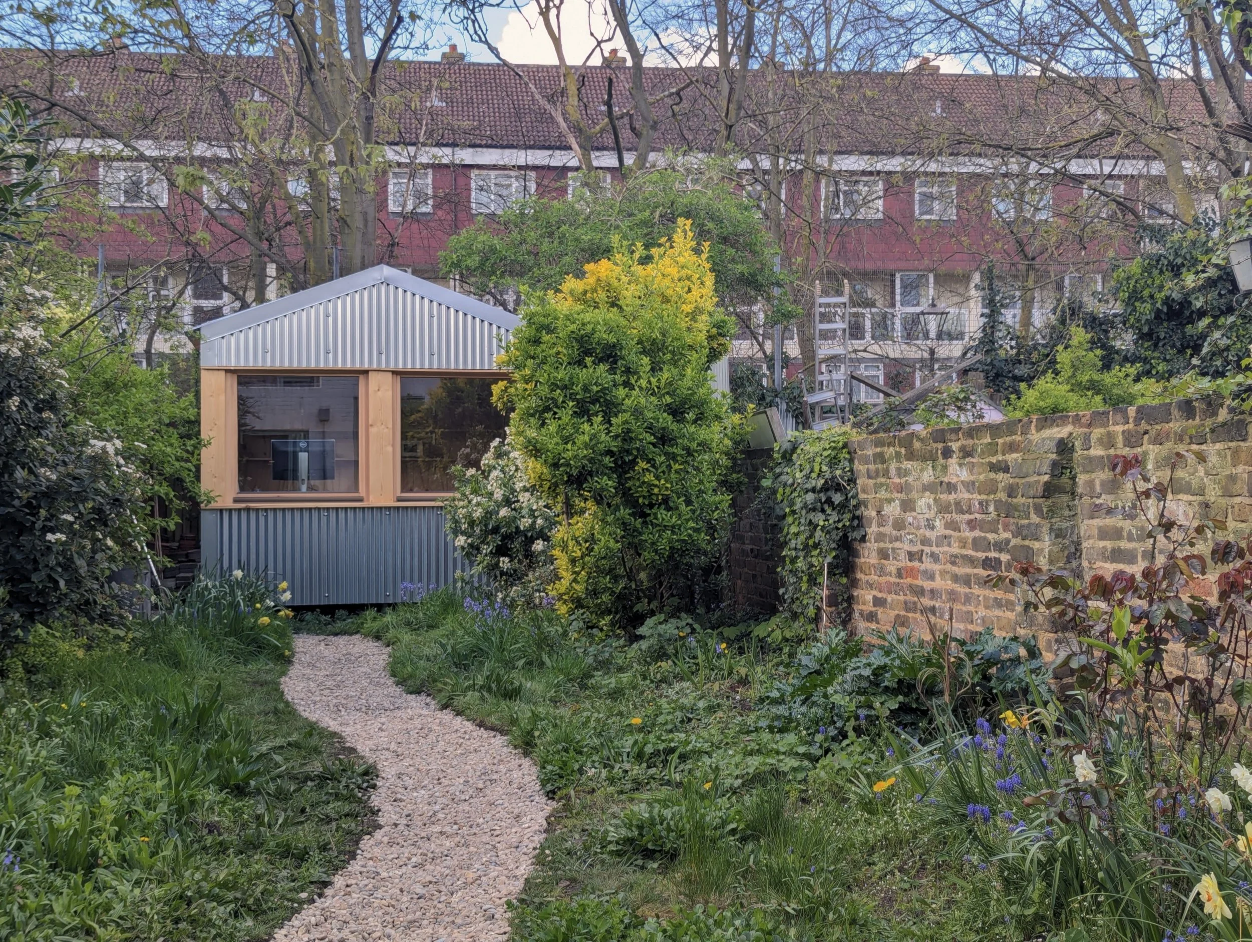 05/25 Spring in the garden office