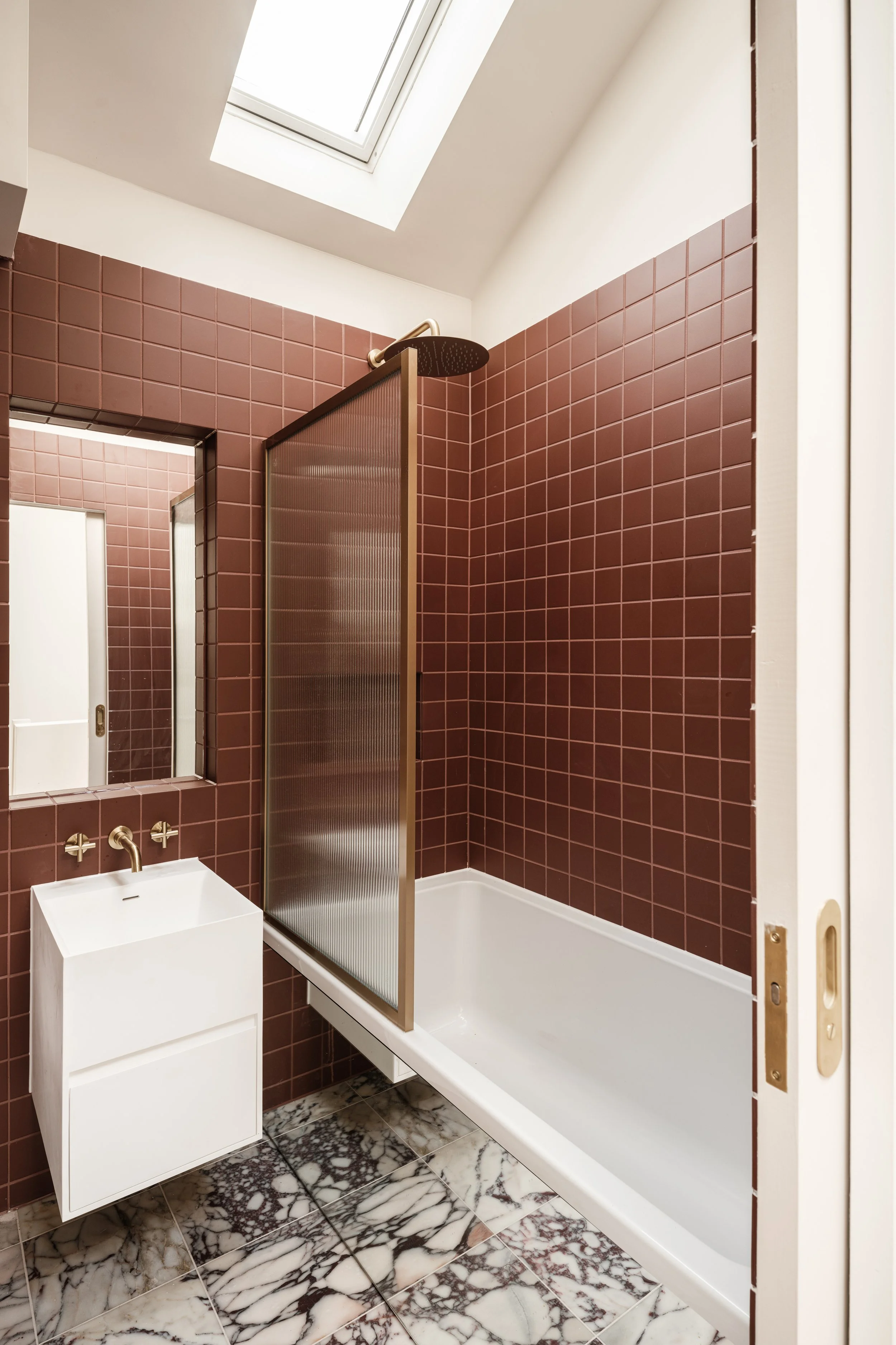 08/25 Harcourt Road bathroom