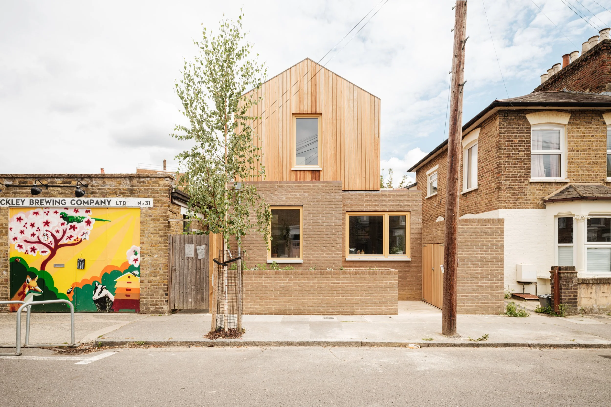 08/25 Harcourt Road completes