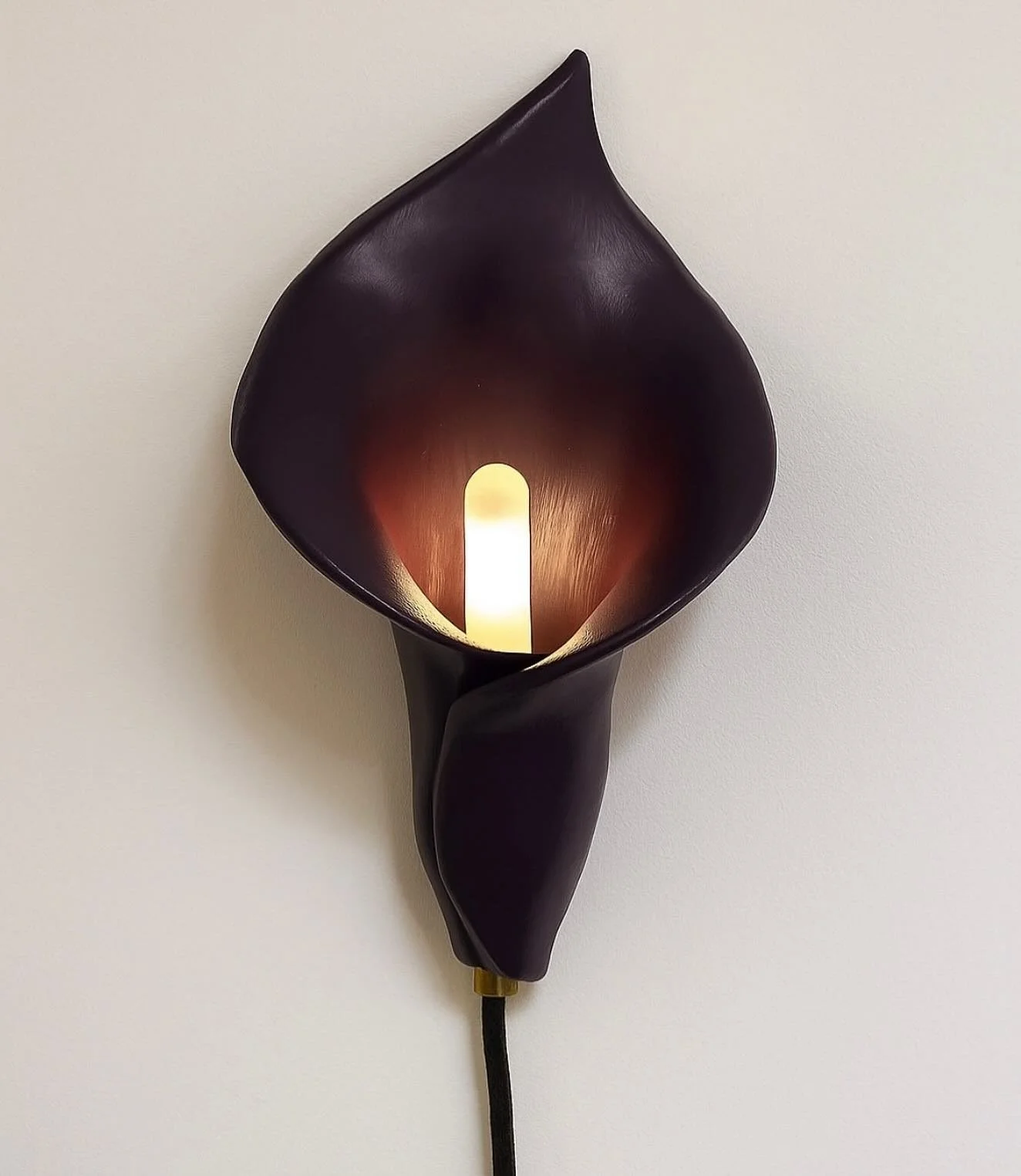 One of my absolute favourite things - the Calla Lily. In a sconce. No words. 

Perfection by @enyleeparker
