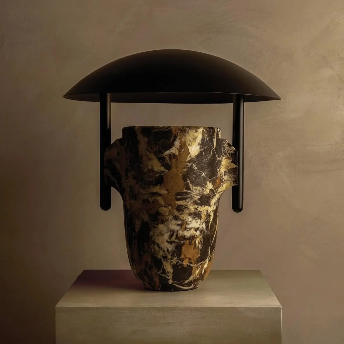 The Gaurd by New York lighting designer  @studioluddite. 

Sculptural. Grounded. Pure presence. Design at its finest.