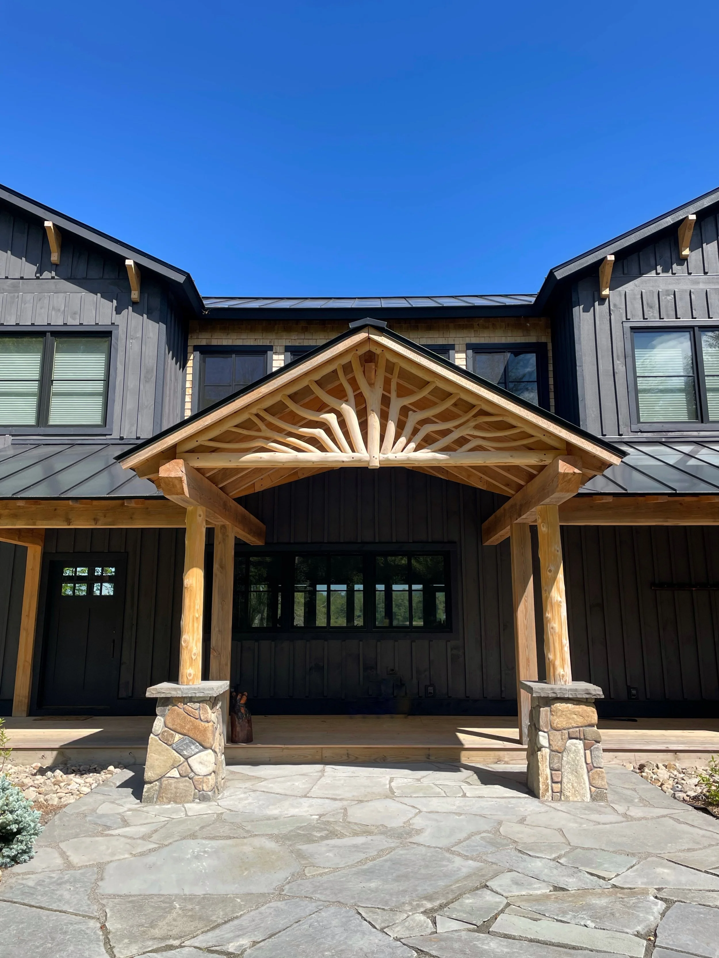 Cedar logwork pediment - Russ Gleaves, Hope Falls Rustic