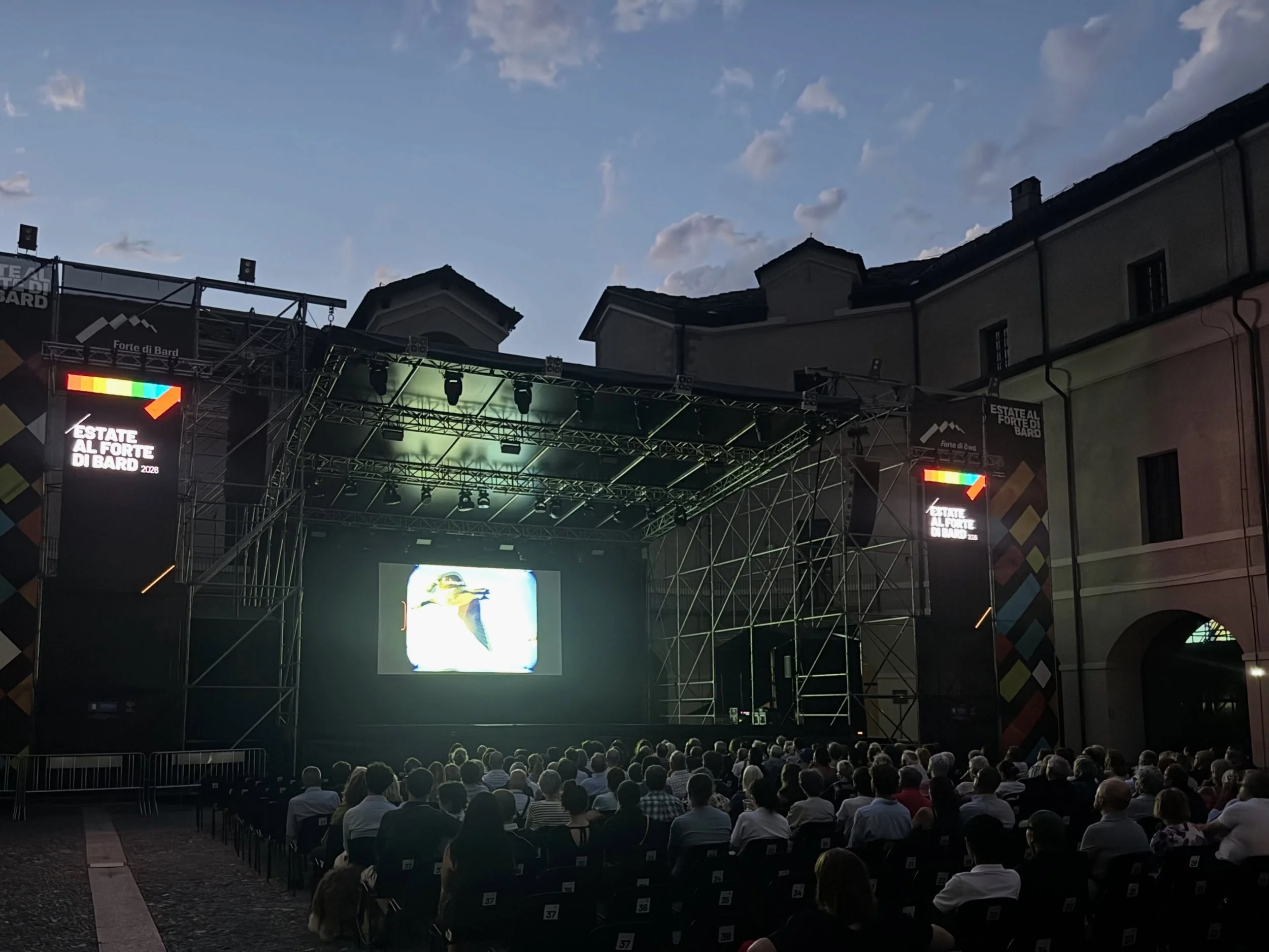 🇬🇧english words follow the italian on next image. swipe! 

🇮🇹Grazie mille al Forte di Bard e alle 270 persone che venerd&igrave; sera sono venute a vedere Super Nature all&rsquo;aperto! Qualche gocciolina di pioggia &egrave; caduta all&rsquo;iniz