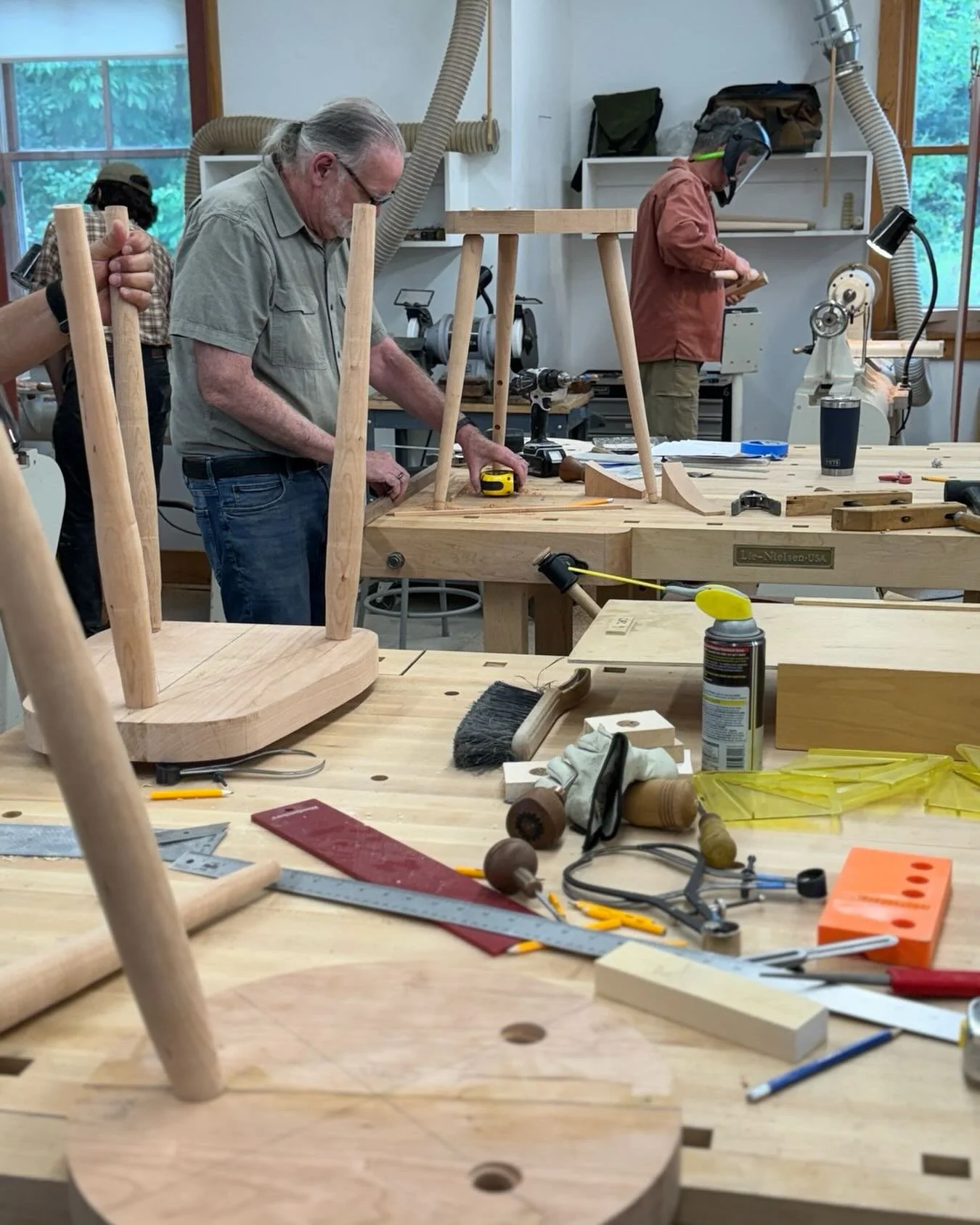 Its Stool making week @woodschoolmaine  Day 3 , most everyone has legs in seat! Tomorrow&hellip;. Stretchers!!!!
#stools #seating #woodworking #woodturning