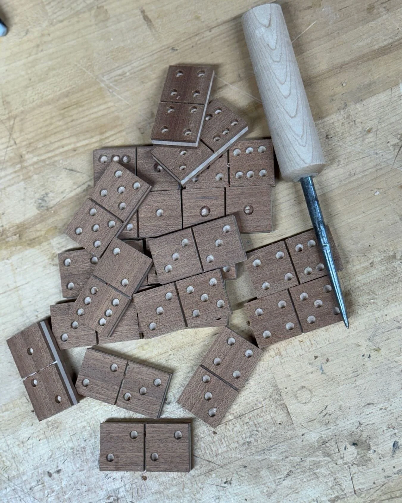 When I woke up this morning I had no idea I would be making a dominoes game! Life is so crazy. Anything to avoid yard work!  #dominoes #handmadedominoes #woodengames  #woodworking #unexspected