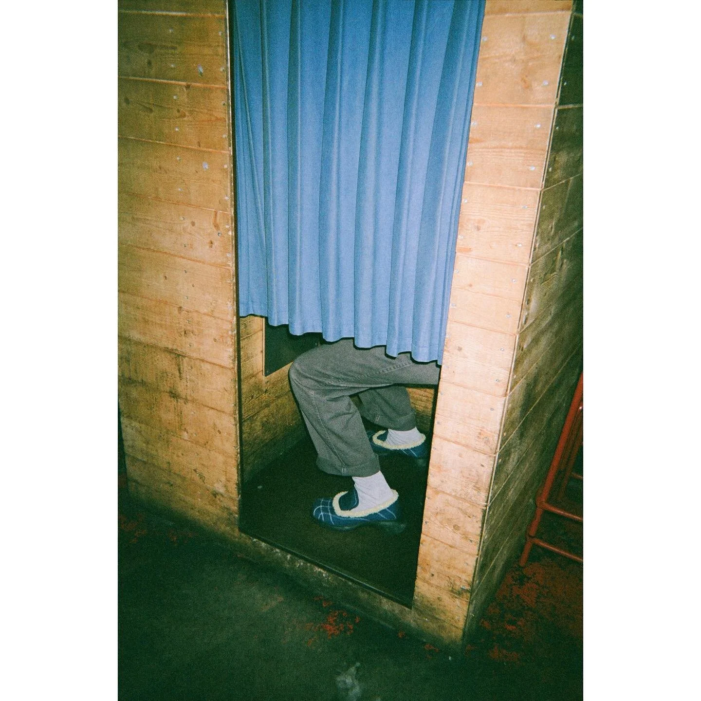 bailey blu shoes spotted in the parisian photo booth 🥿🥿