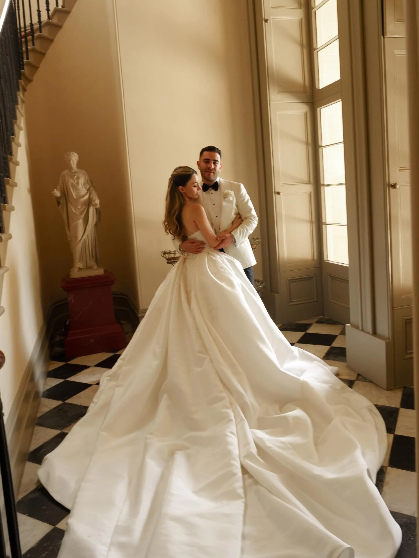 Chantel &amp; Imad 🤍 Completely obsessed with these moments captured by @saltatelier_wedding x 
.
Dream team 
Flowers, styling, design @loversandfleurs 
Lovers @chantelkaraki @imad_kawtarani 
Venue @thegroundsevents 
Photographer @saltatelier_weddin