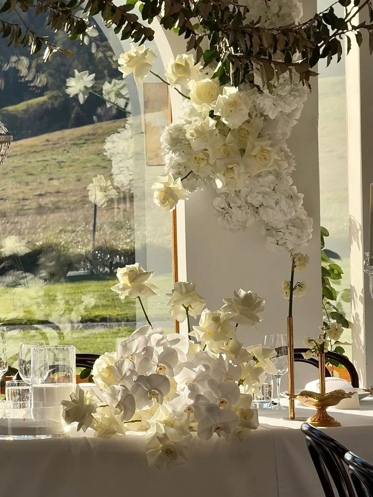 Reception stills from iPhone video 🤳 captured by us with our content creation add on for Rene &amp; Gian.
The lighting was just so magical at this time ✨
.
Dream team
Flowers, styling, fabric, props, design, content creation @loversandfleurs
Bride @