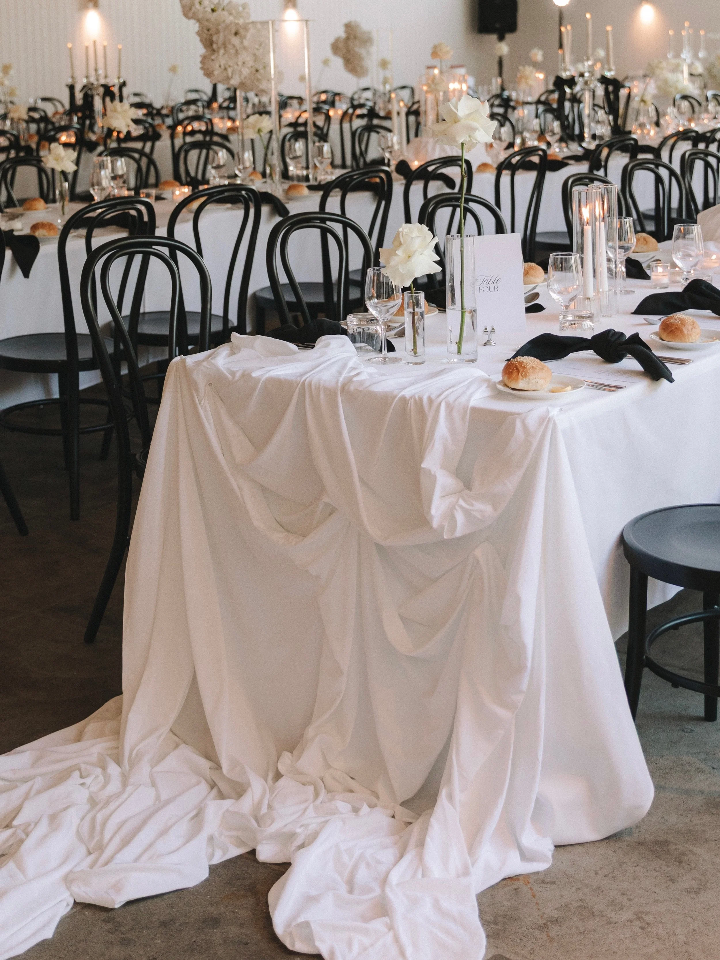 The guest tables 🤍 
Every wedding we create is completely tailored to our couples, their venue and the vibe they want to create!

When designing a reception, we look beyond just the flowers. Considering everything from candlelight and fabrics to sty