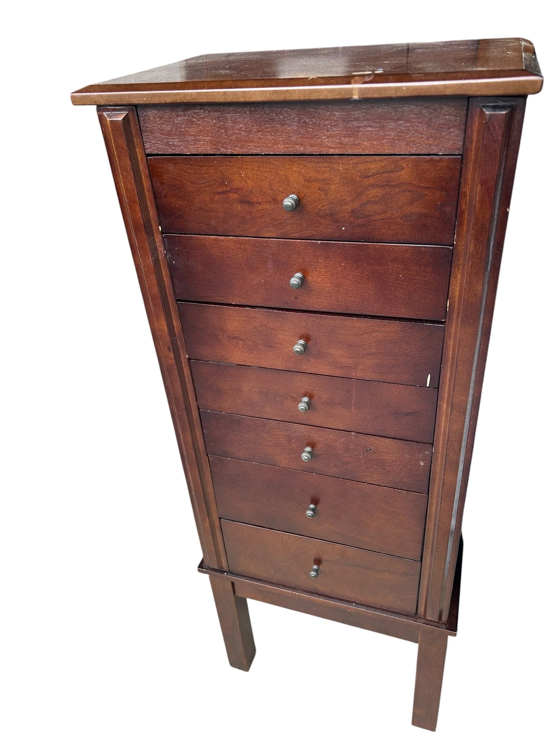 Dimensions: 16"w x 10.5"d x 40"h