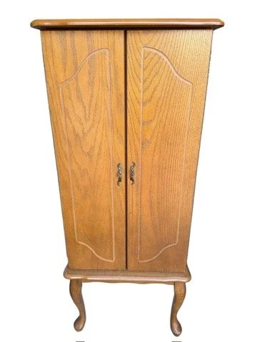 Dimensions: 16"w x 13.5"d x 40"h