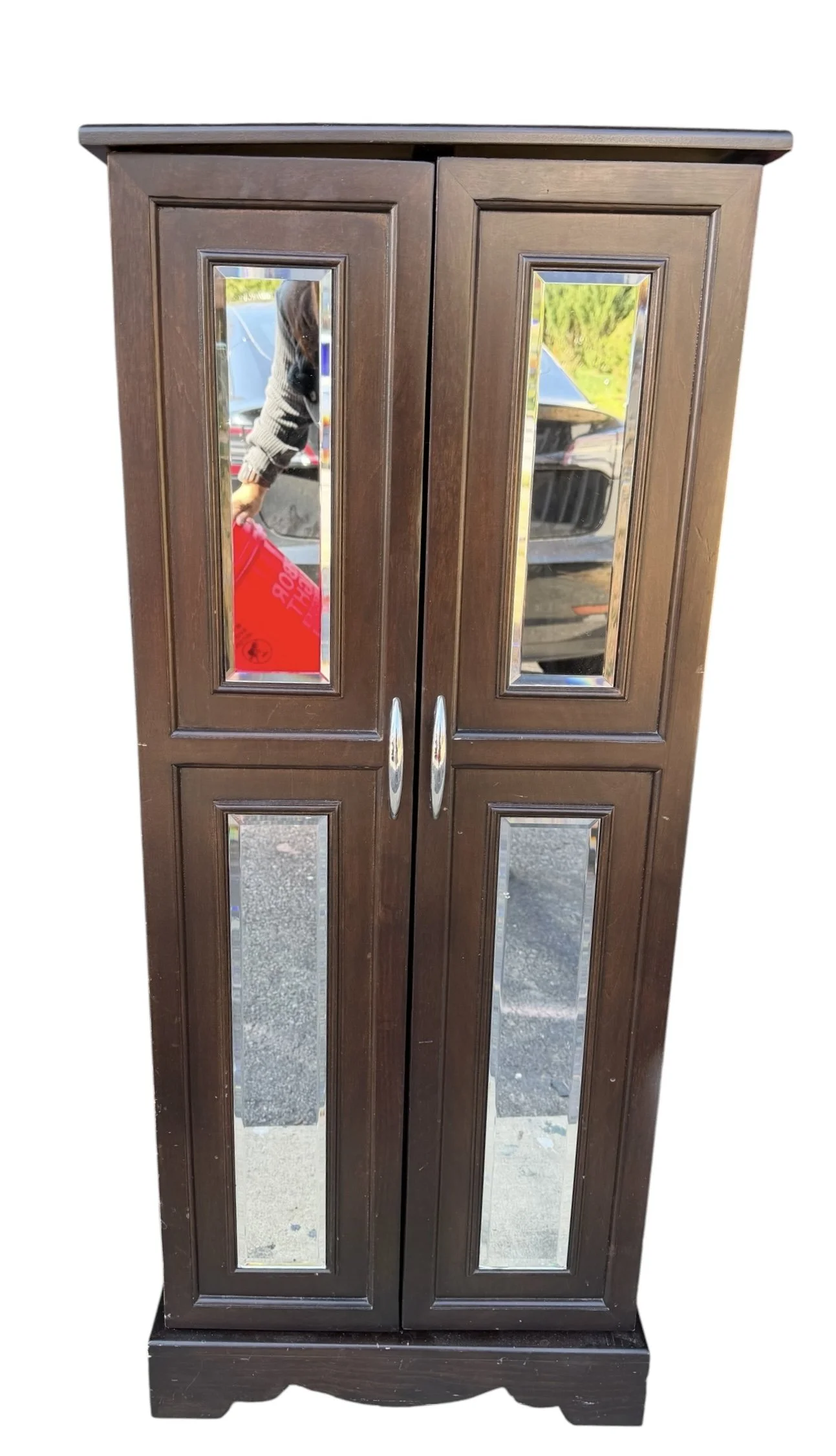 Dimensions: 18"w x 14"d x 38"h