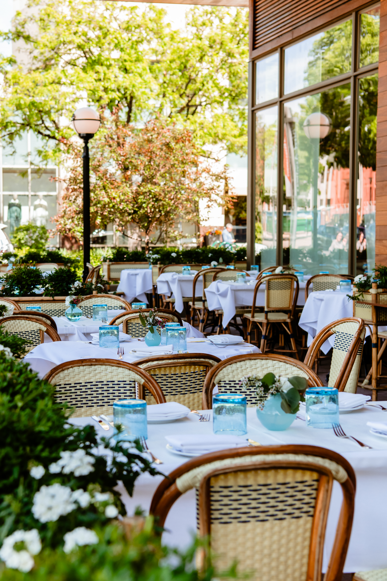 Lively al fresco dining in Cherry Creek at Le Bilboquet