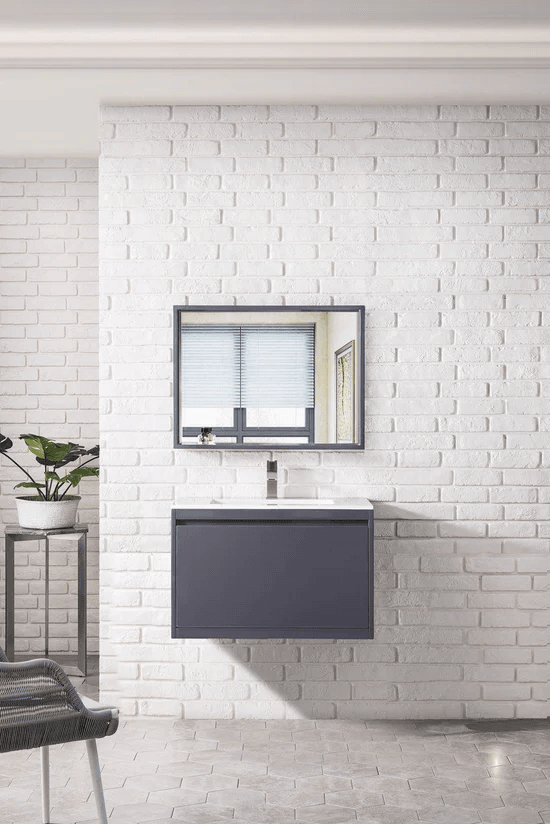 milan_32_gray_wall.png