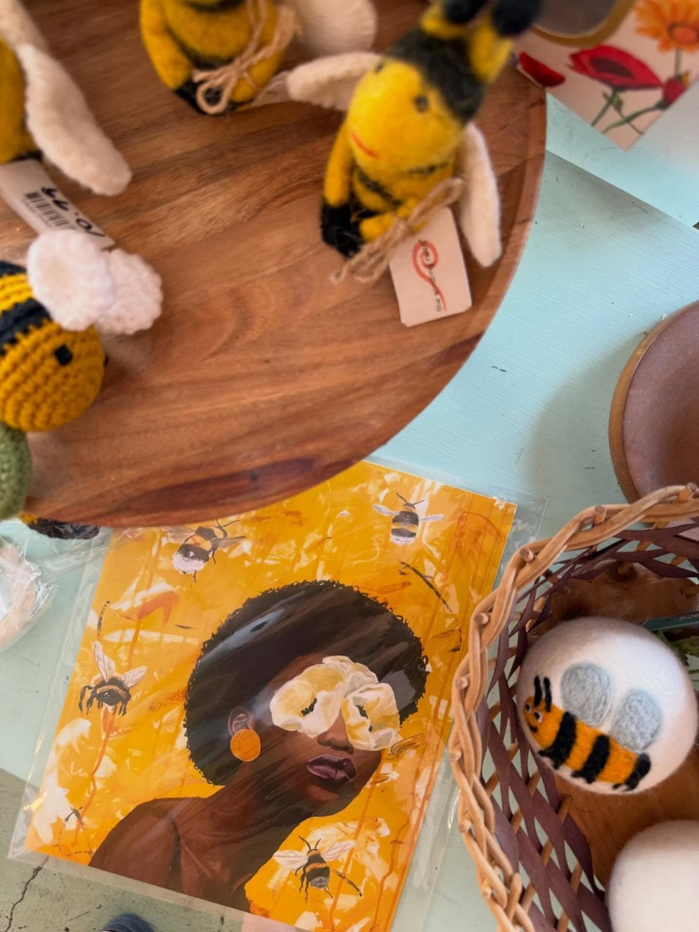 @thelocalexchange_tx with so much great inventory this season; come check them out! Something for everybody ✨ vendors below 💛
@venture44books 
@taylorwatson_art 
@lovepenelopegrace 
@teenchallengeusa 
@compassroseshop 
@ifjesusmade 
@resalelancaster