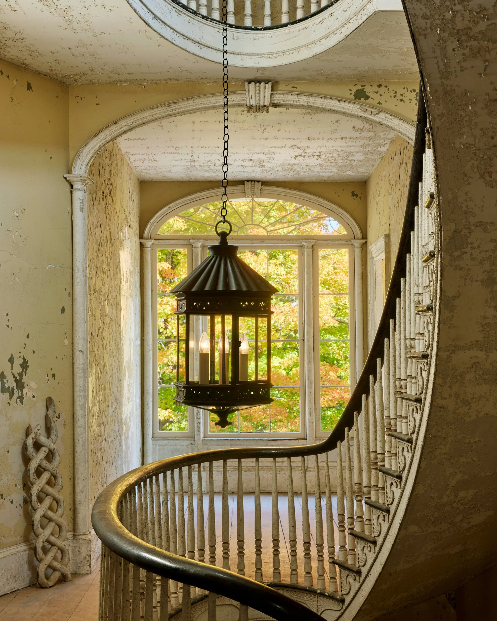 VER0123-Stairwell-Hanging-054_v2.jpg