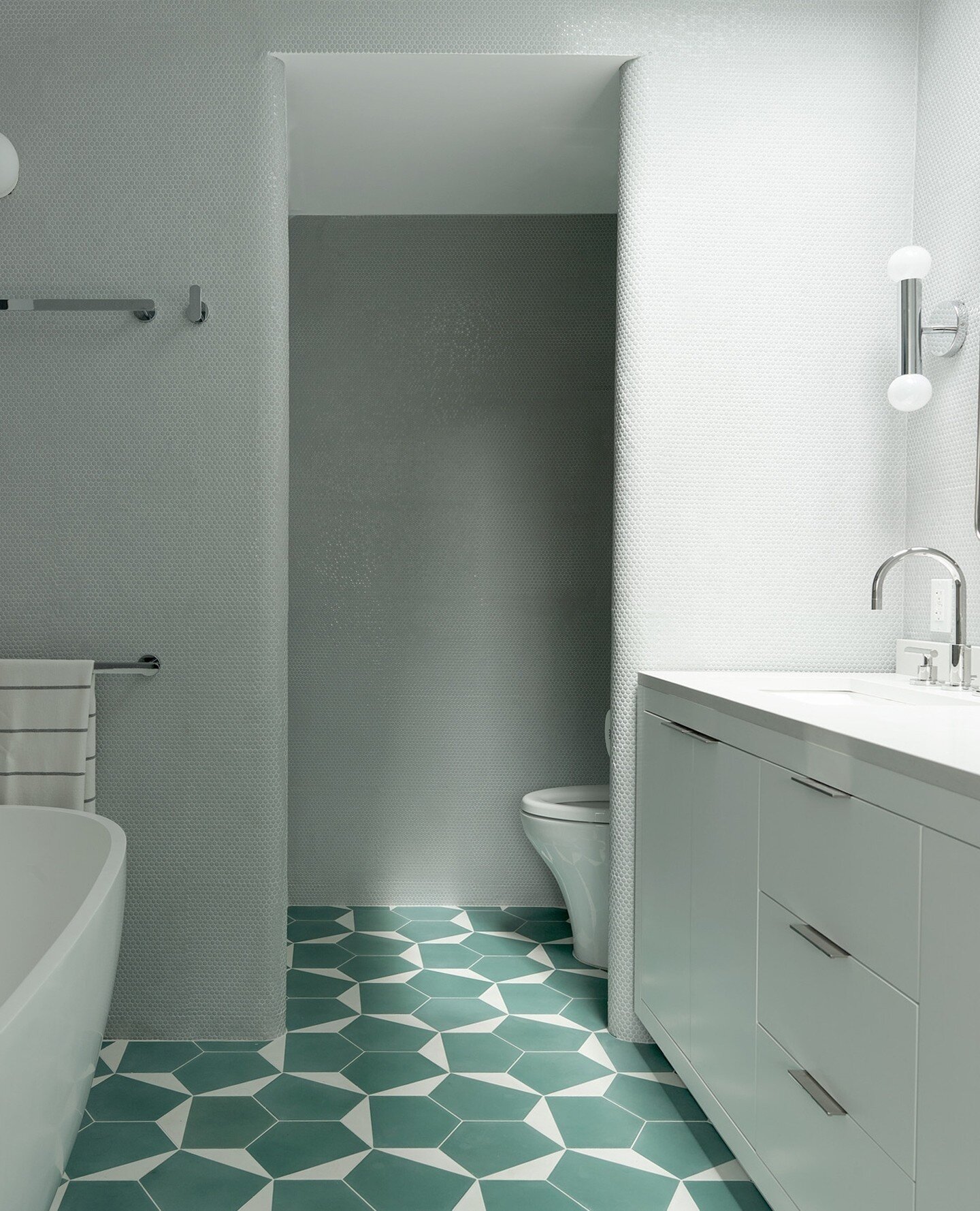 In the Primary Bathroom in our Parkslope Townhouse project, we located a large skylight above the vanity to let the natural light in.⁠
⁠
⁠
#brooklyntownhouse #brooklyntownhouserenovation #brooklynarchitecture #brooklyninteriordesign #brooklynininteri