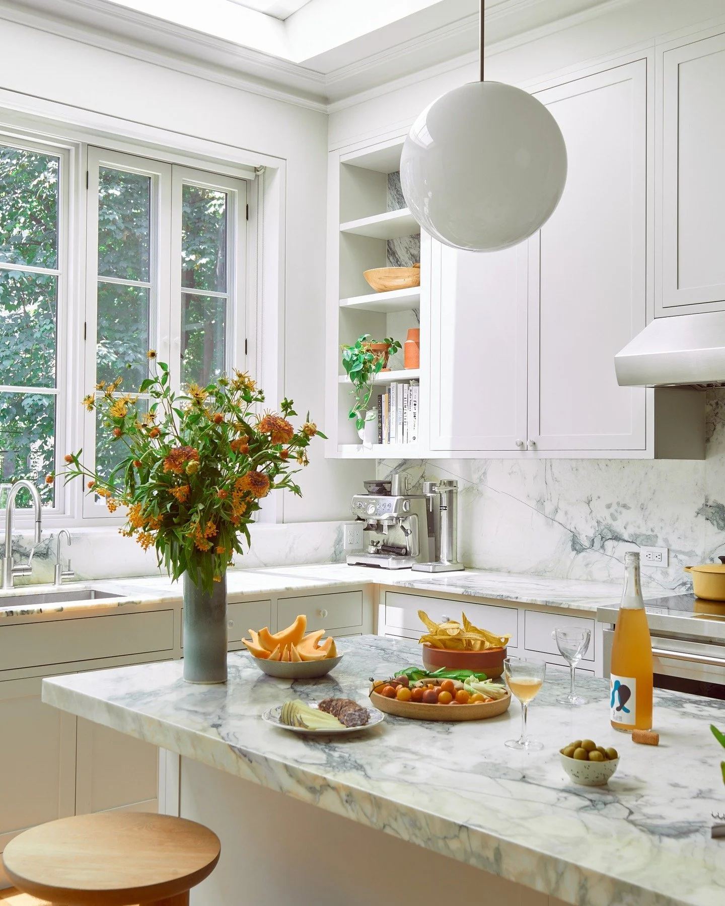 This project was all about light. A full townhouse renovation with a rear yard extension gave this family of four more space&mdash;an in-law suite with garden access below and a parlor-level kitchen and living room above. Because they love to cook an
