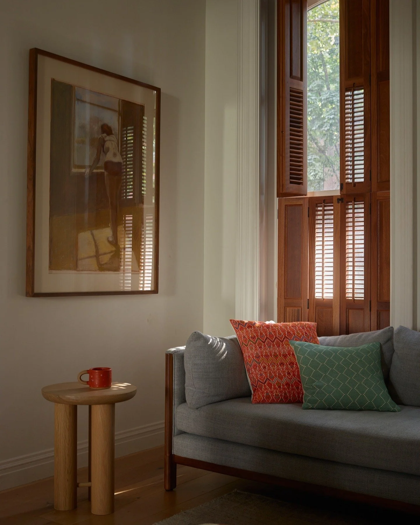Recreated from the townhouse&rsquo;s original designs, these shutters were made in collaboration with @pede.build and finished with extraordinary care. We love how they filter light through the room, shifting throughout the day - a favorite corner in