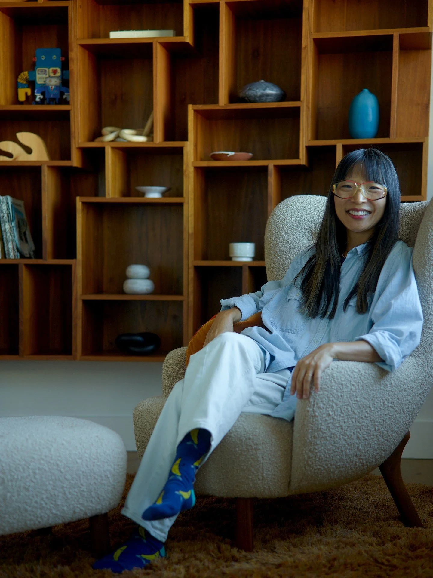 All smiles behind the scenes during a recent interiors shoot for our Brooklyn loft project. We love the attention to light, texture, and detail in this space. 

Photo @skylerrsmith
Styling @pammorris

#boleearchitects #apartmentrenovation #brooklynap