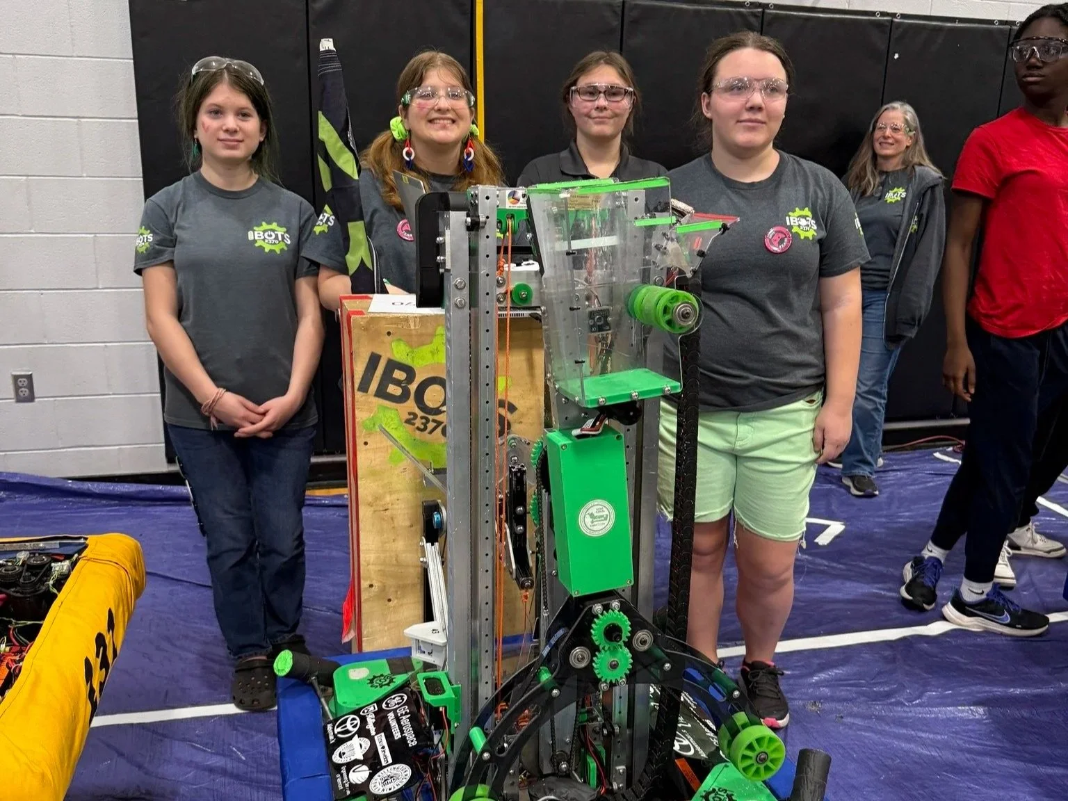 Girls Behind the Glass 2025