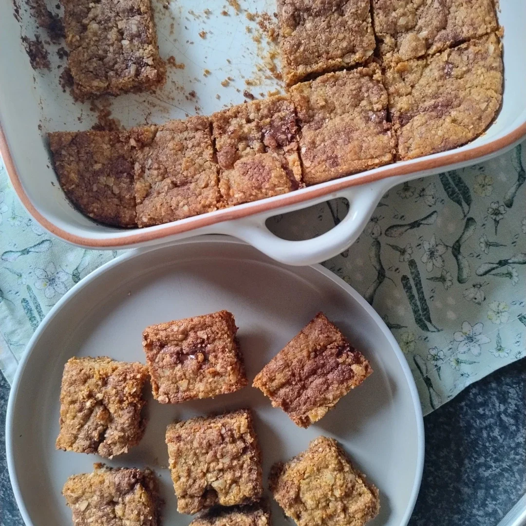 Tahini and Chocolate Chip Cookie Bars Recipe