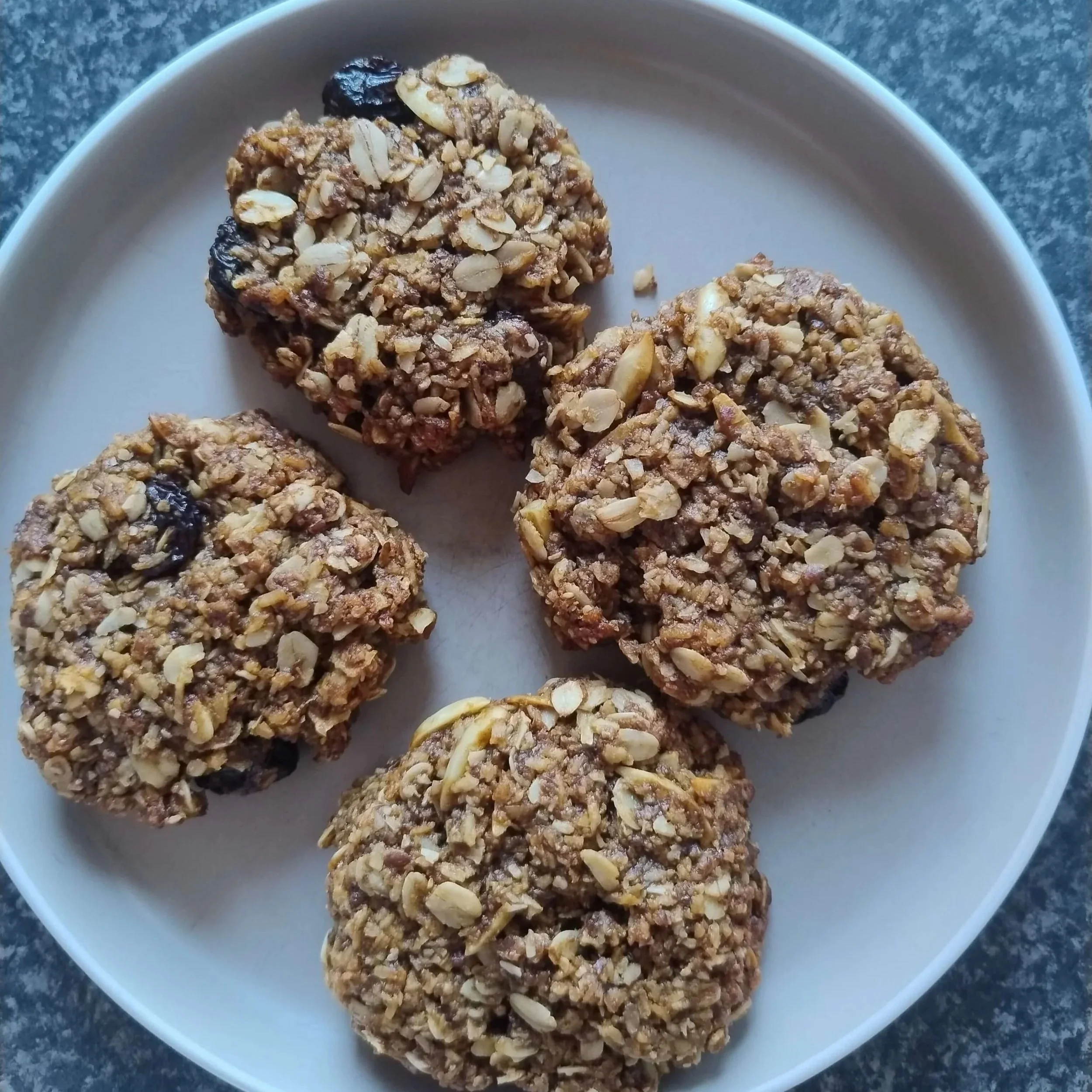 Molasses-and-tahini-cookies.jpg