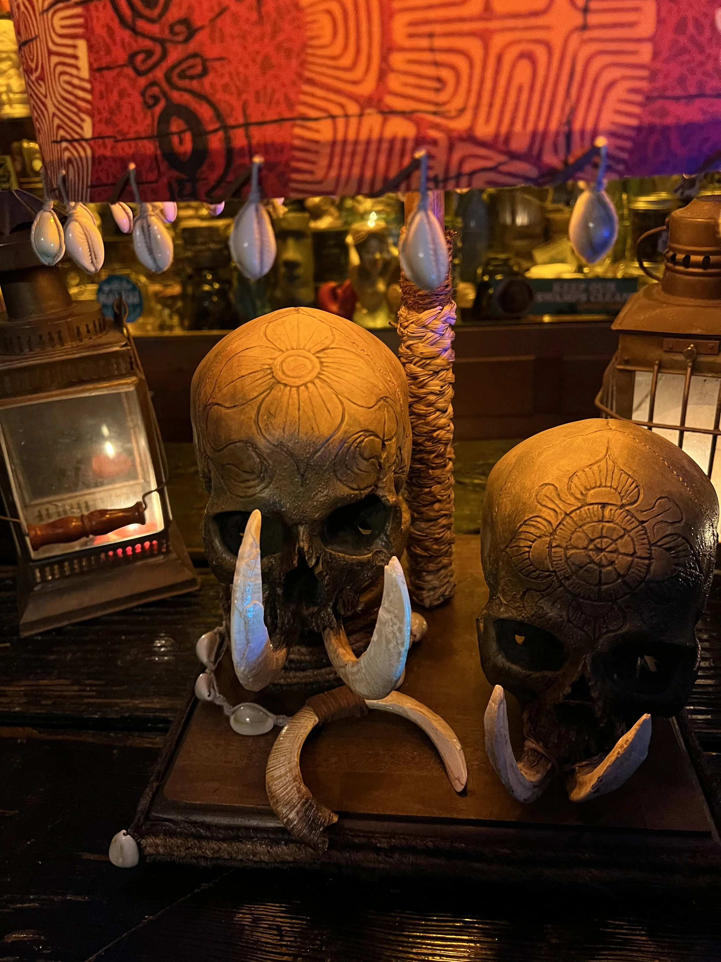Adventure Lamp - Marqusean Trophy Skulls with Necklace
