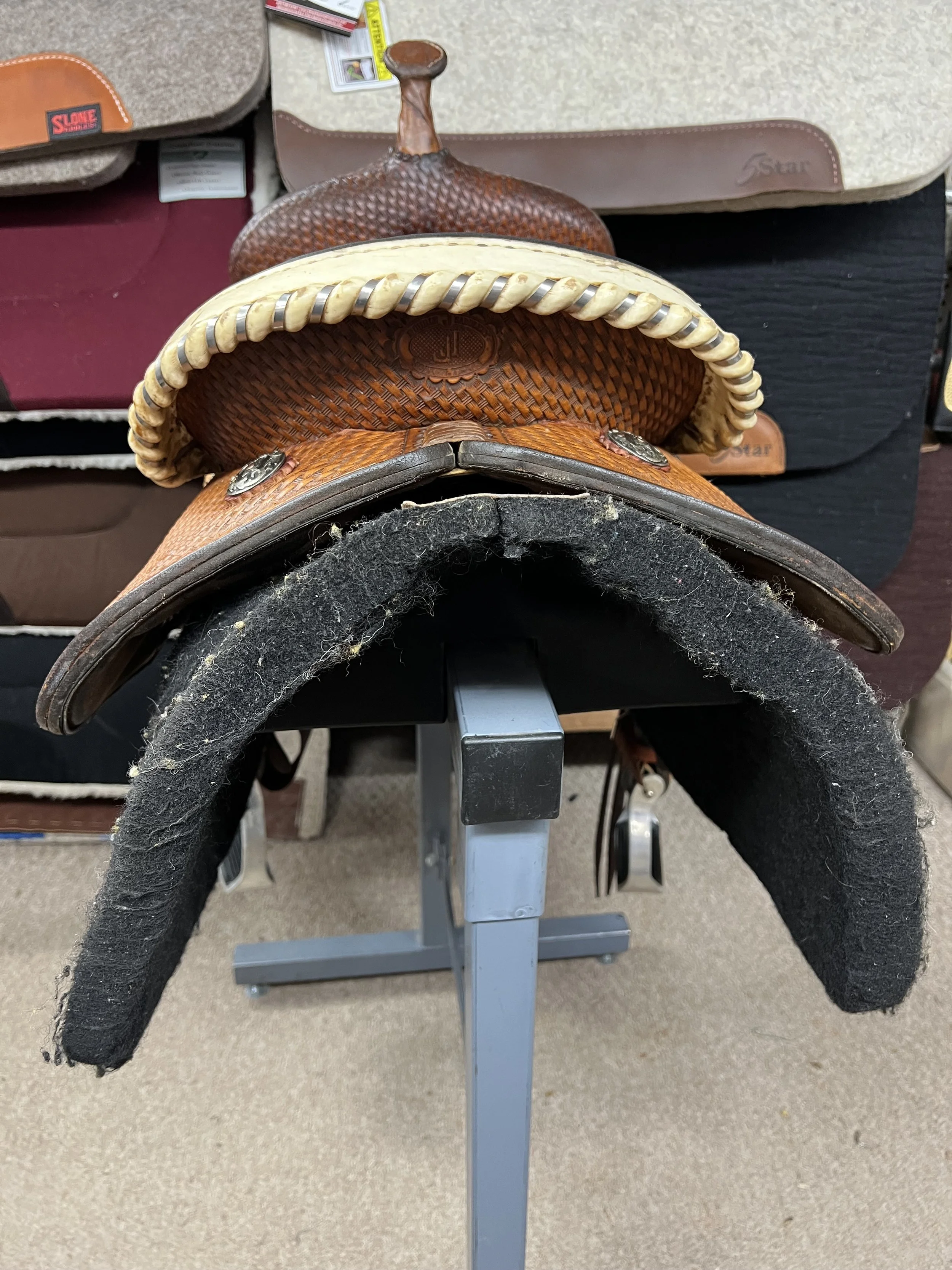 Pic_DoubleJsaddle_REAR_view.jpg