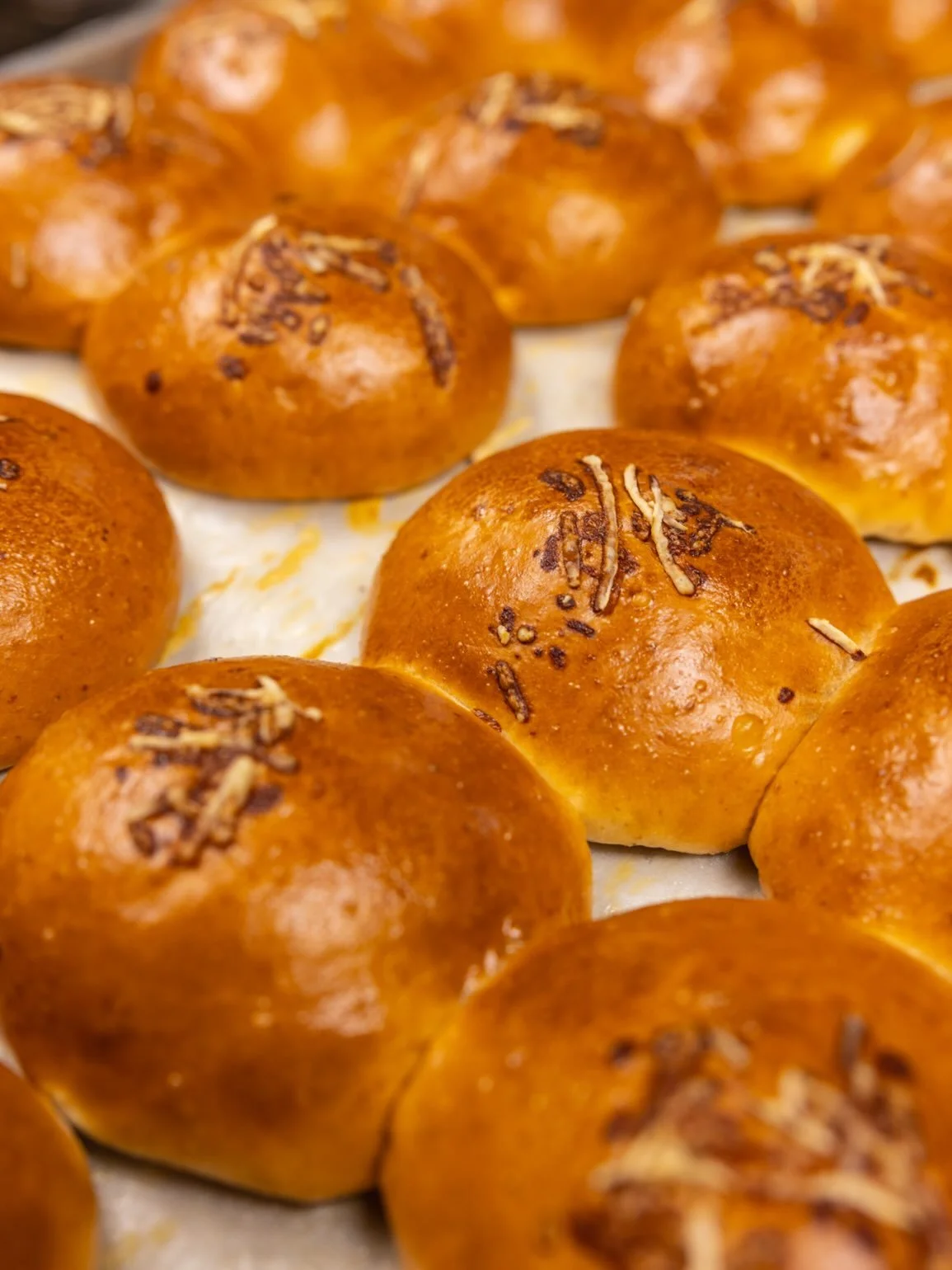 With something fresh coming out of the oven all day long, we had to give @kathybucciotv a behind-the-scenes look at the BLACKBARN kitchen.

From the baking to the tasting, she got a firsthand look at what goes into every dish, and, of course, sampled