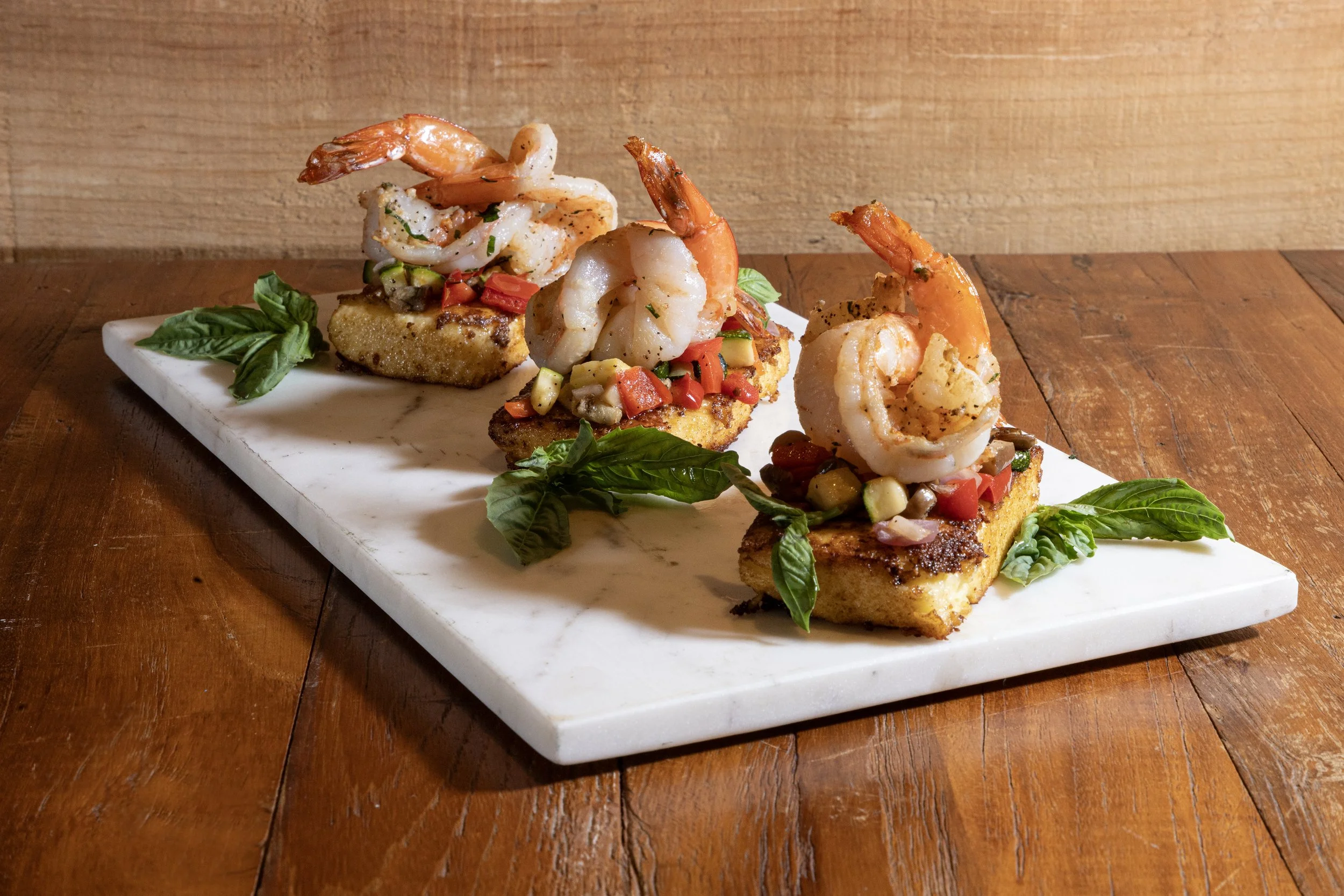 GRILLED SHRIMP ON POLENTA CAKE