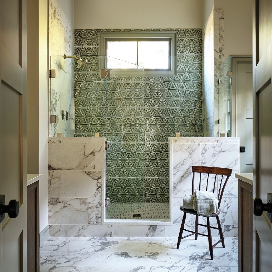How do you update a bathroom with a large garden tub that doesn&rsquo;t get used?  You reconfigure the space and create a beautiful statement shower! 🚿 ​​​​​​​​
​​​​​​​​
​​​​​​​​
📷: ​​​​​​​​@_dpphoto_
​​​​​​​​
​​​​​​​​
​​​​​​​​
 #ssidproject #bathr