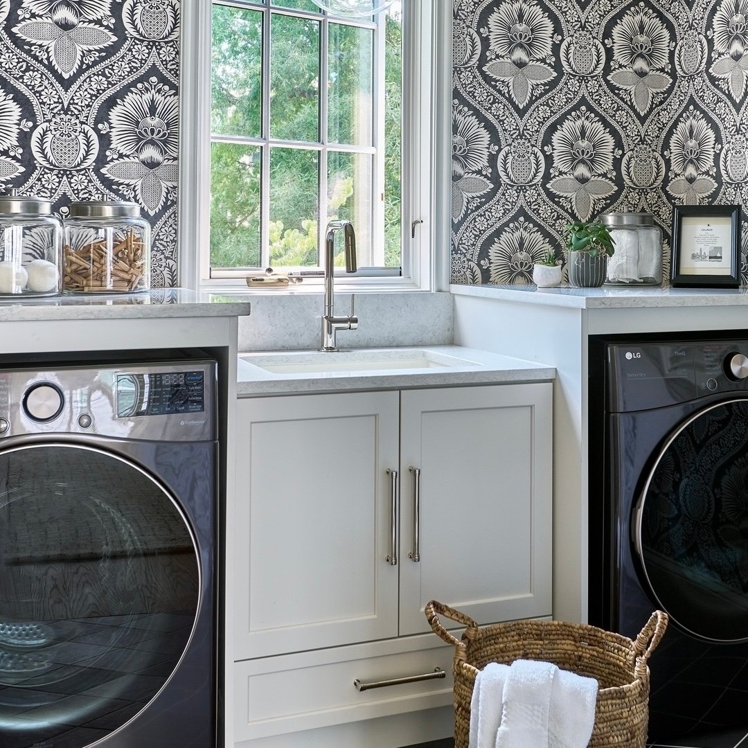 September is a time to get back to routines and back to school. Is your laundry room ready? 🖤 ​​​​​​​​
​​​​​​​​
​​​​​​​​
​​​​​​​​
📷:​​​​​​​​ @_dpphoto_ 
​​​​​​​​
​​​​​​​​
​​​​​​​​
 #ssidproject #interiors #interiordesign #interiordesigner #interior
