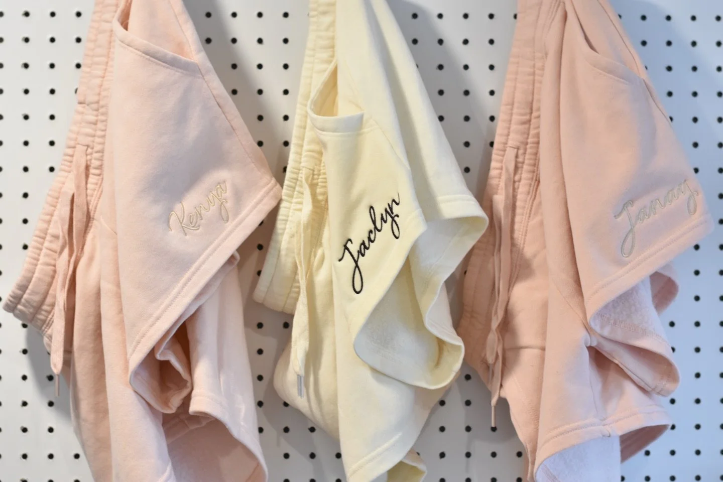 For all the #brides and #bridesmaids these comfy short sets are perfect for getting ready for the big day! 💍👰&zwj;♀️💒

#2026bride #weddinginspo #bridesmaid