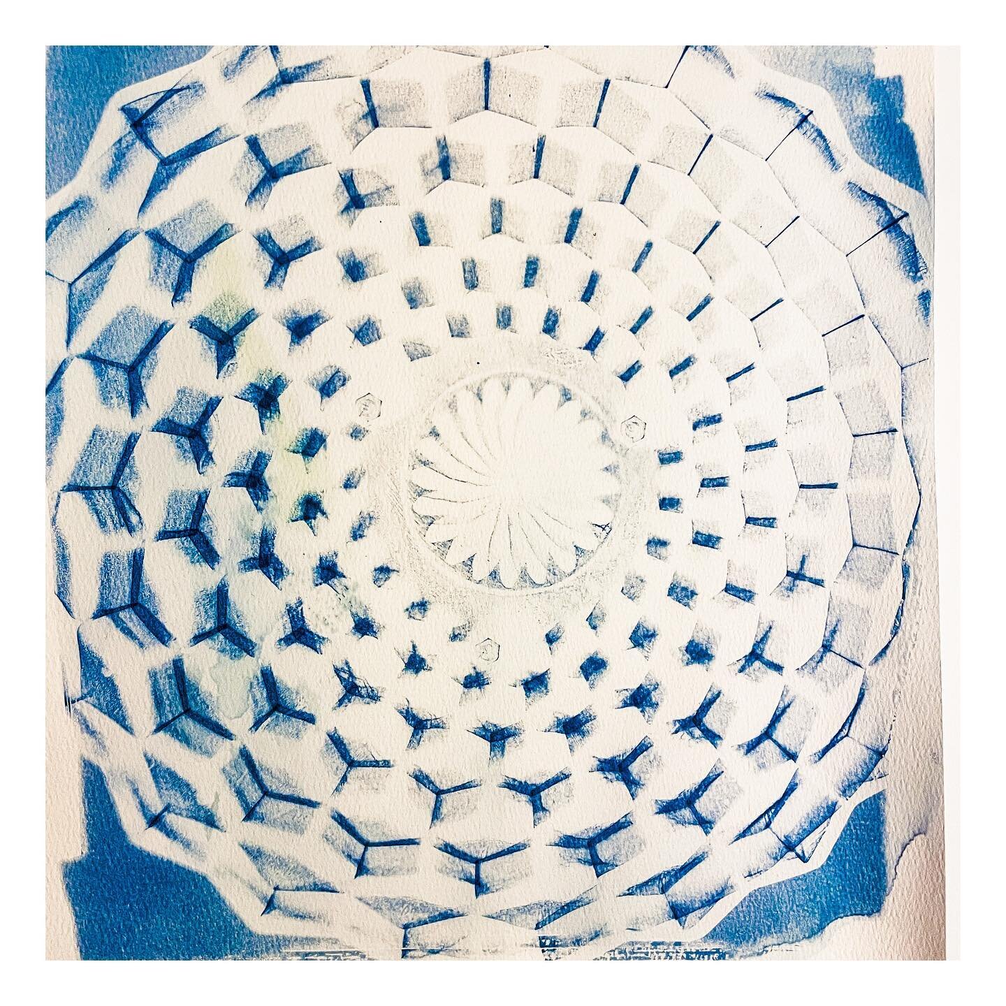 Cyanotypes from earlier today have dried and truly capture the intricate details of vintage glass. A fun way to use my small collection of platters! Bonus points if you can ID the glass pattern and say when it&rsquo;s from. 😉🌟

#Cyanotypes #Vintage